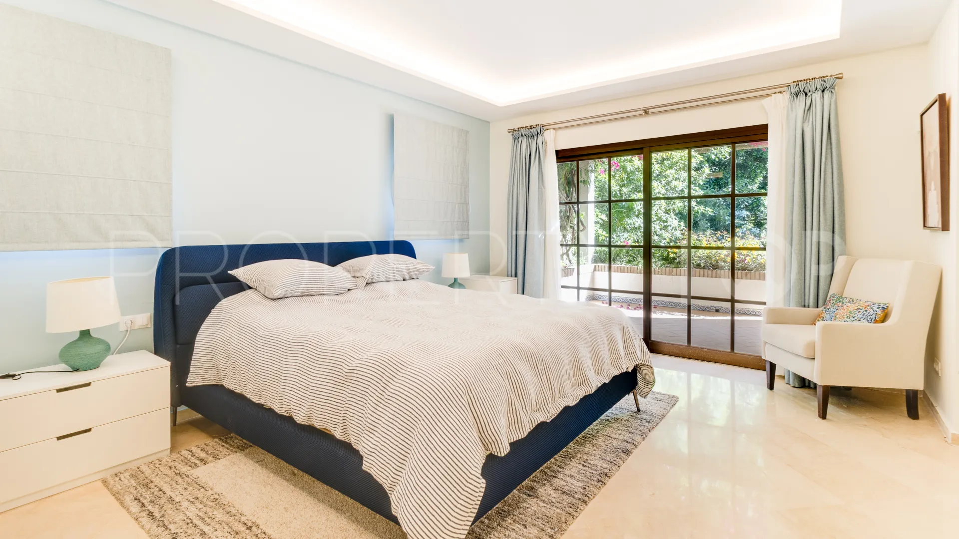 Zona D, villa de 5 dormitorios en venta