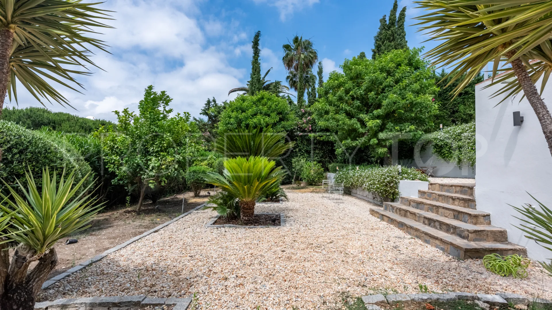 Zona F, villa en venta con 4 dormitorios