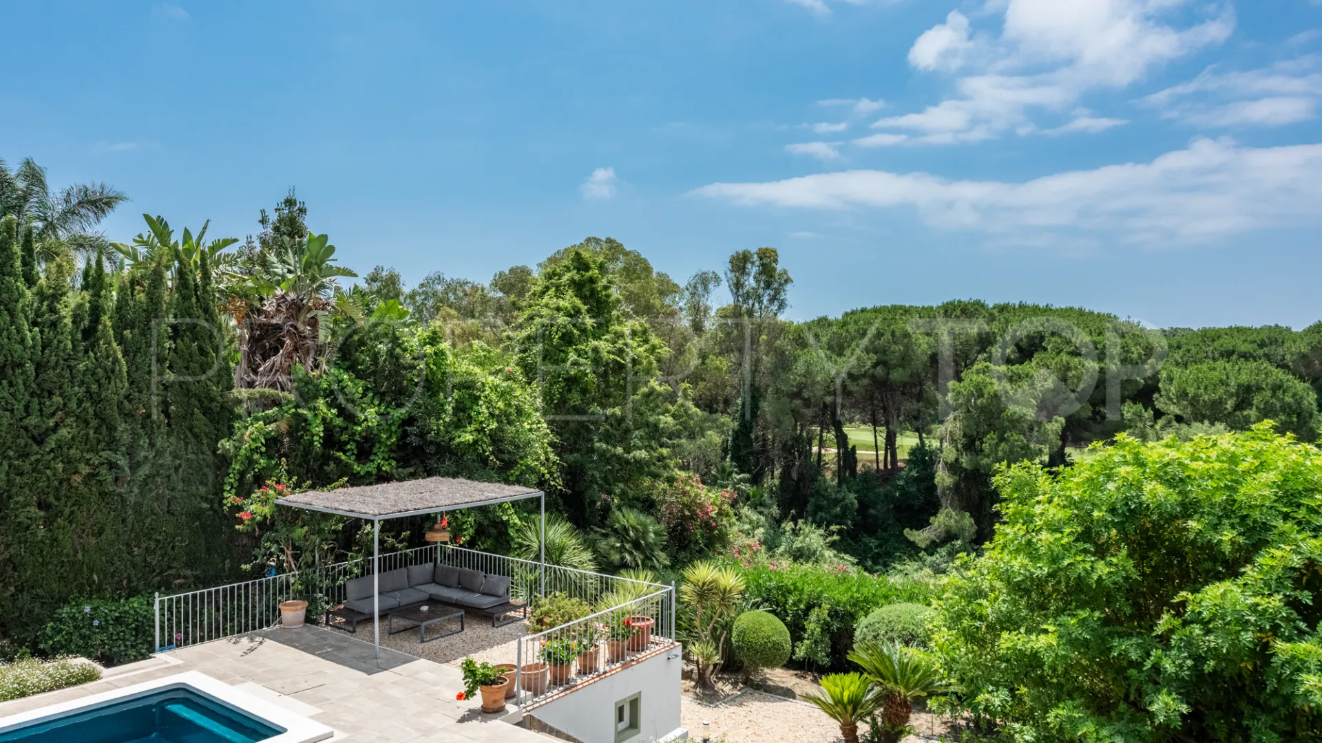 Zona F, villa en venta con 4 dormitorios