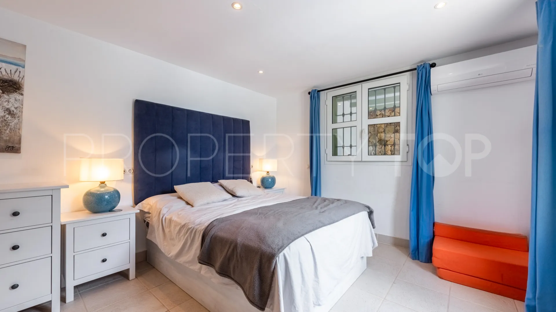 Zona F, villa en venta con 4 dormitorios