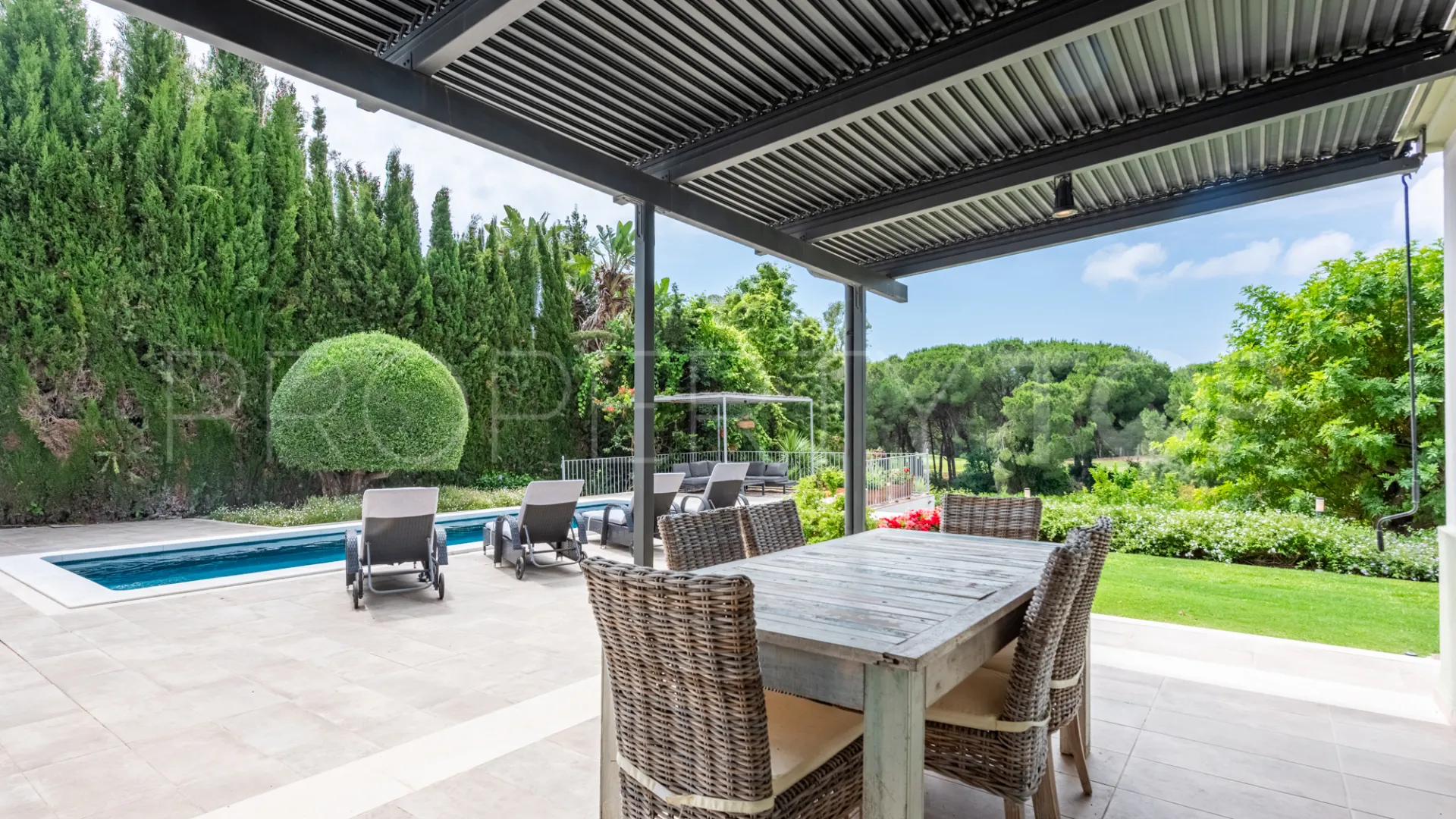 Zona F, villa en venta con 4 dormitorios
