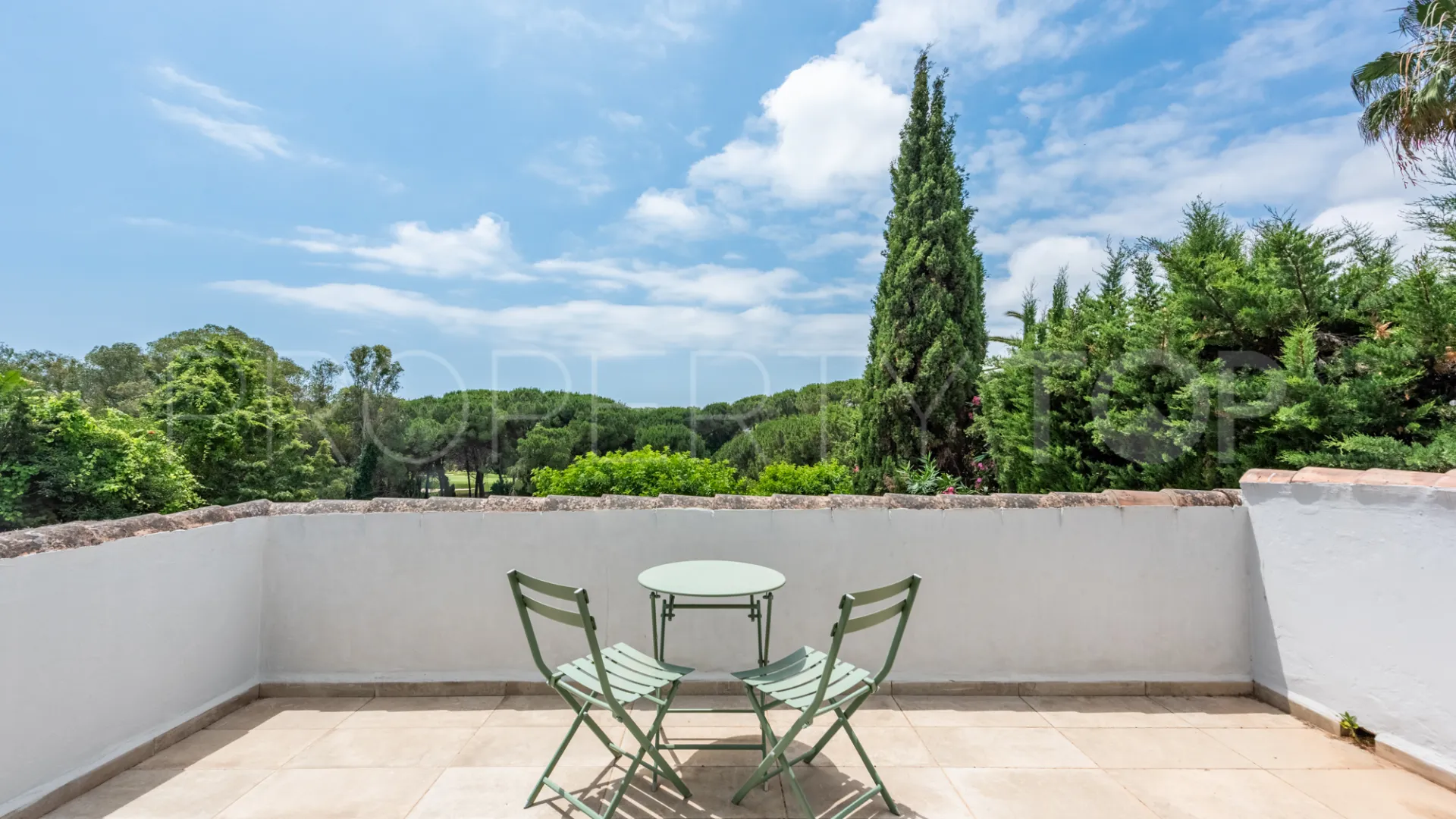Zona F, villa en venta con 4 dormitorios