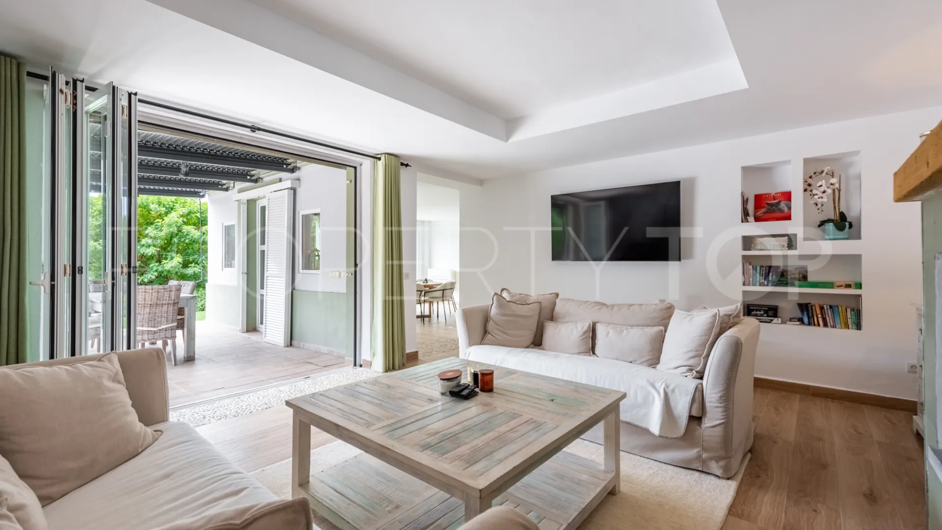 Zona F, villa en venta con 4 dormitorios