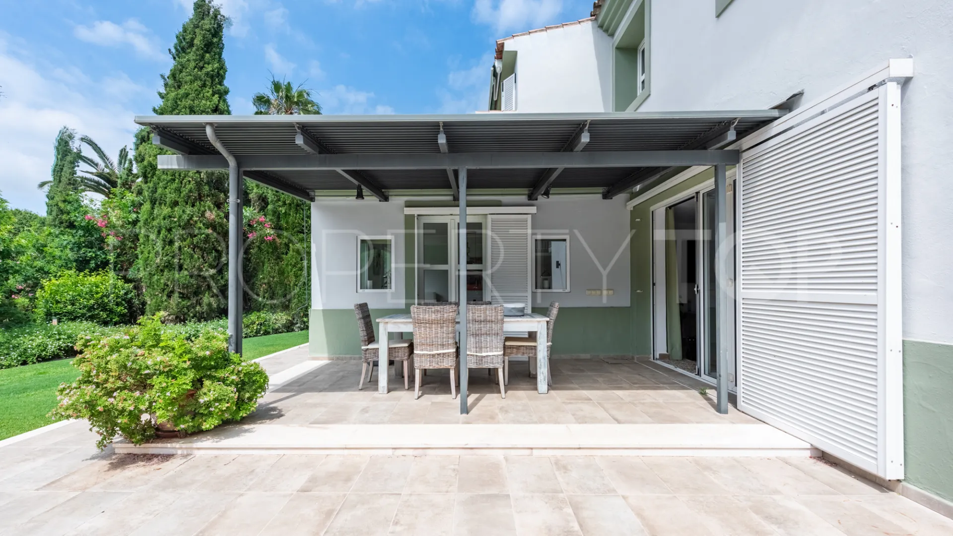 Zona F, villa en venta con 4 dormitorios