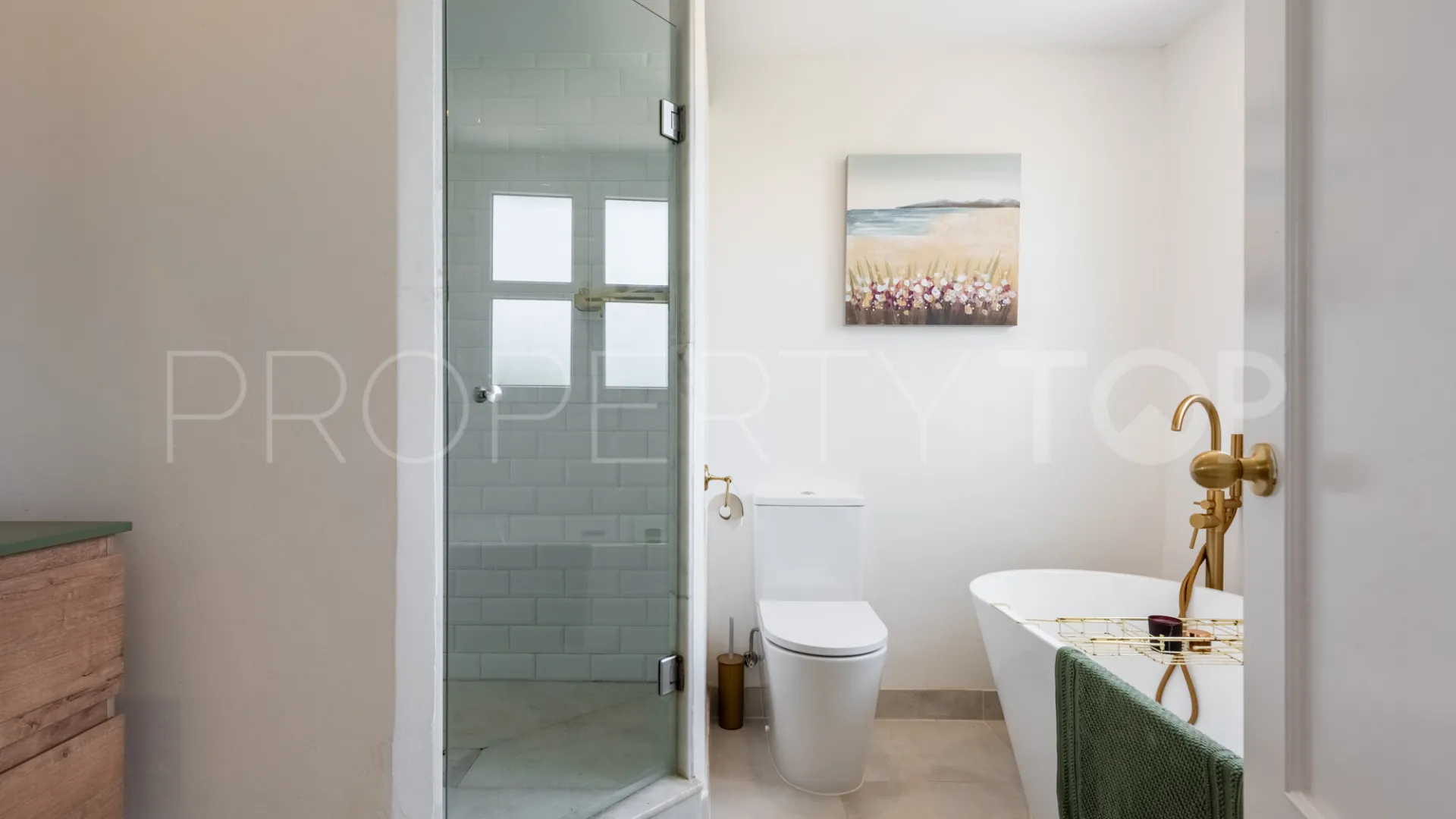 Zona F, villa en venta con 4 dormitorios