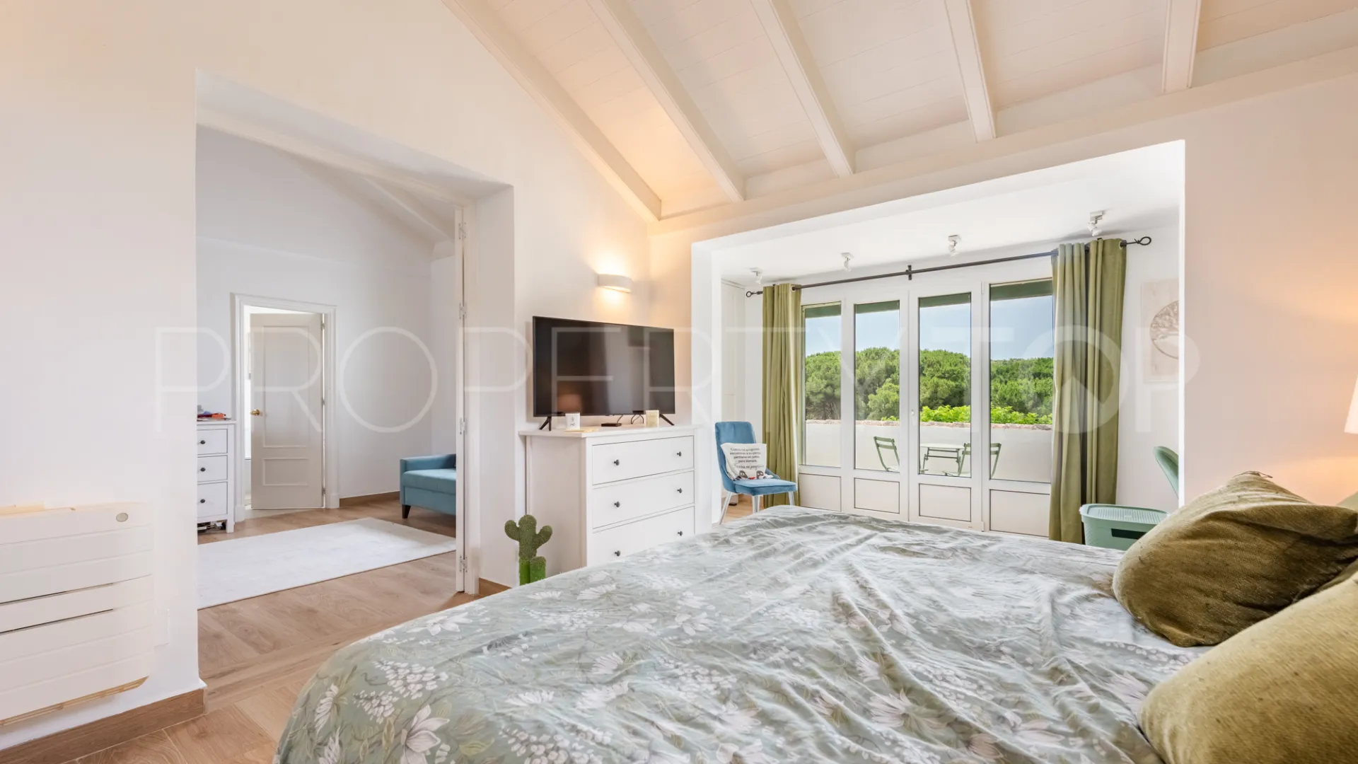 Zona F, villa en venta con 4 dormitorios