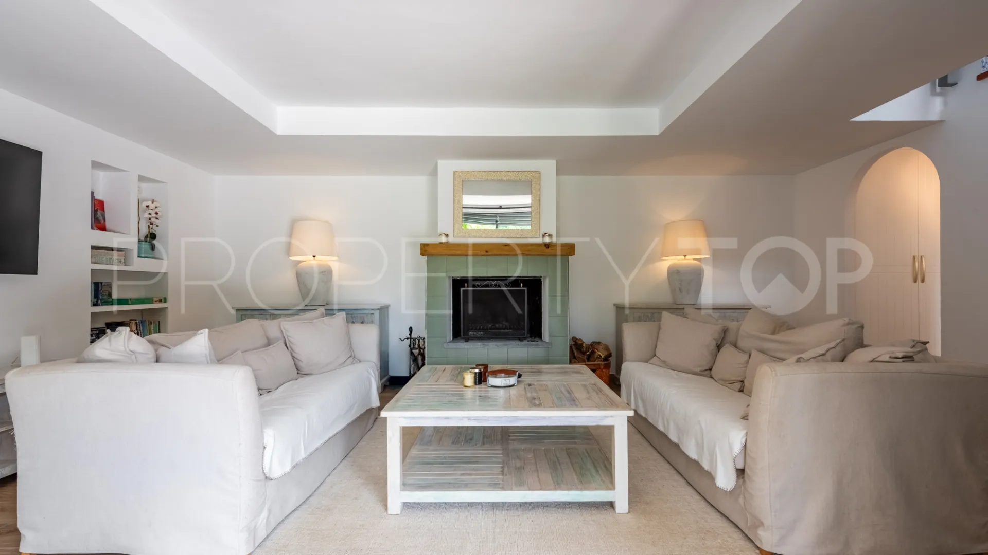 Zona F, villa en venta con 4 dormitorios