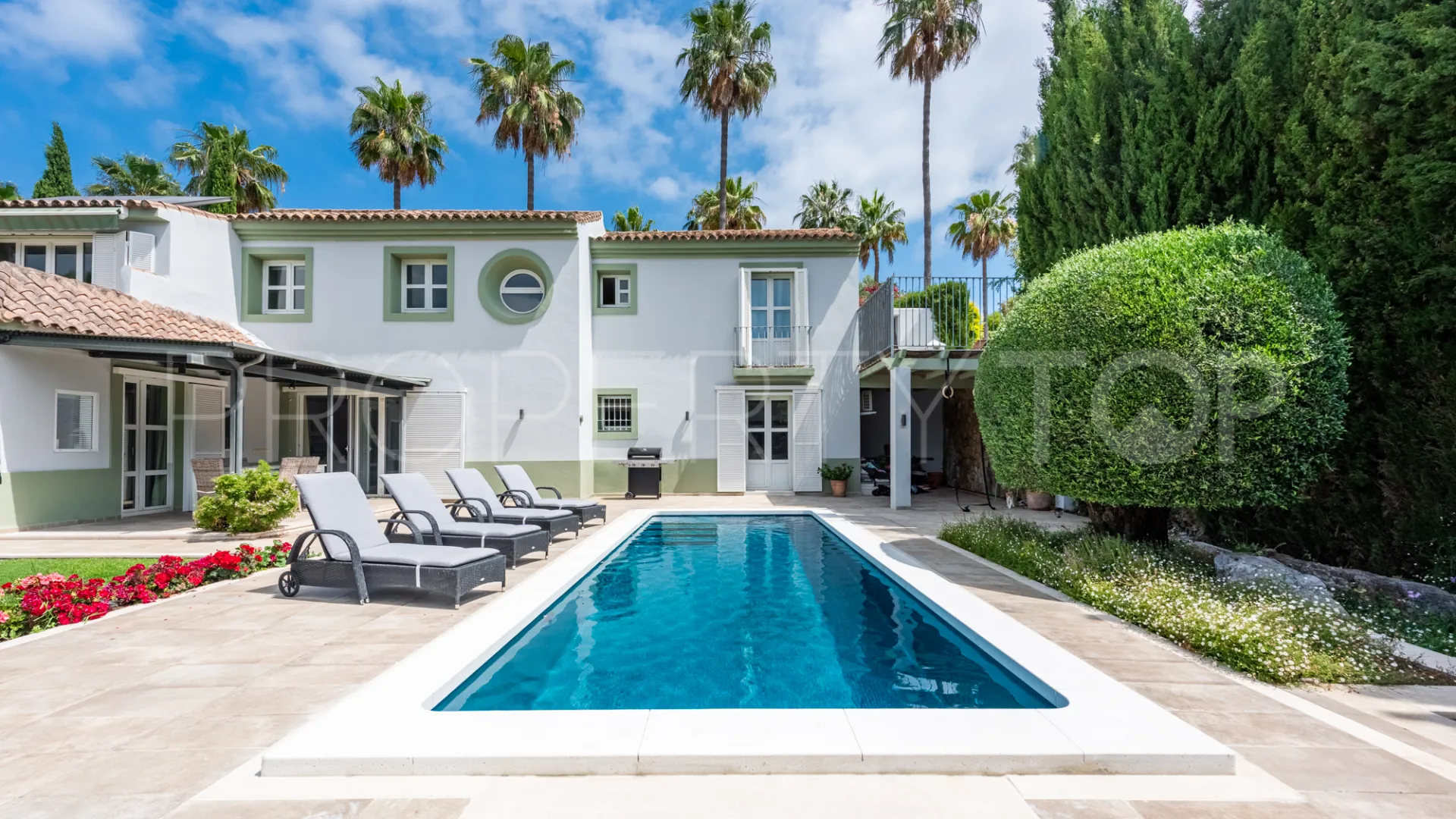 Zona F, villa en venta con 4 dormitorios