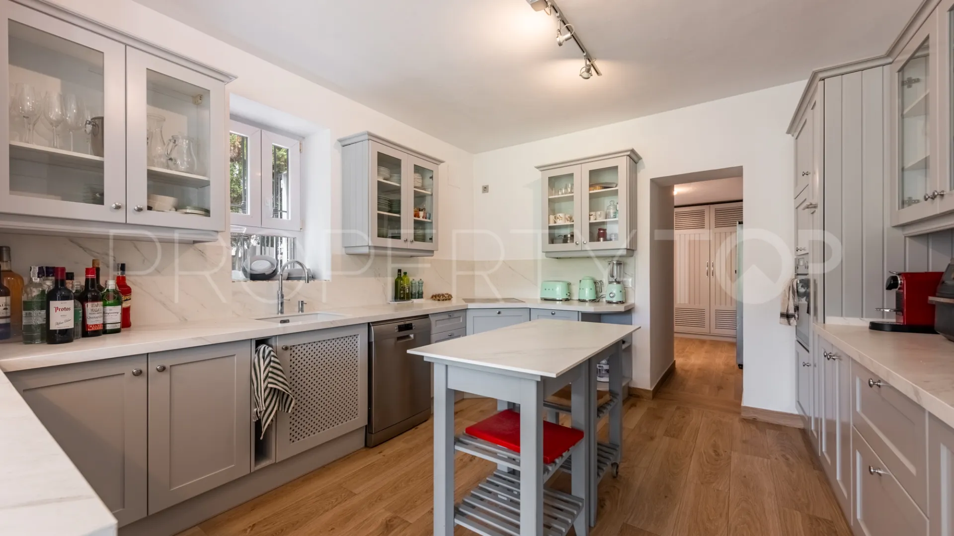 Zona F, villa en venta con 4 dormitorios