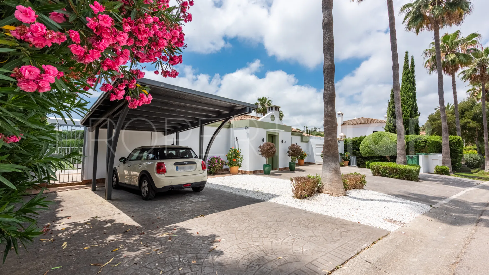 Zona F, villa en venta con 4 dormitorios