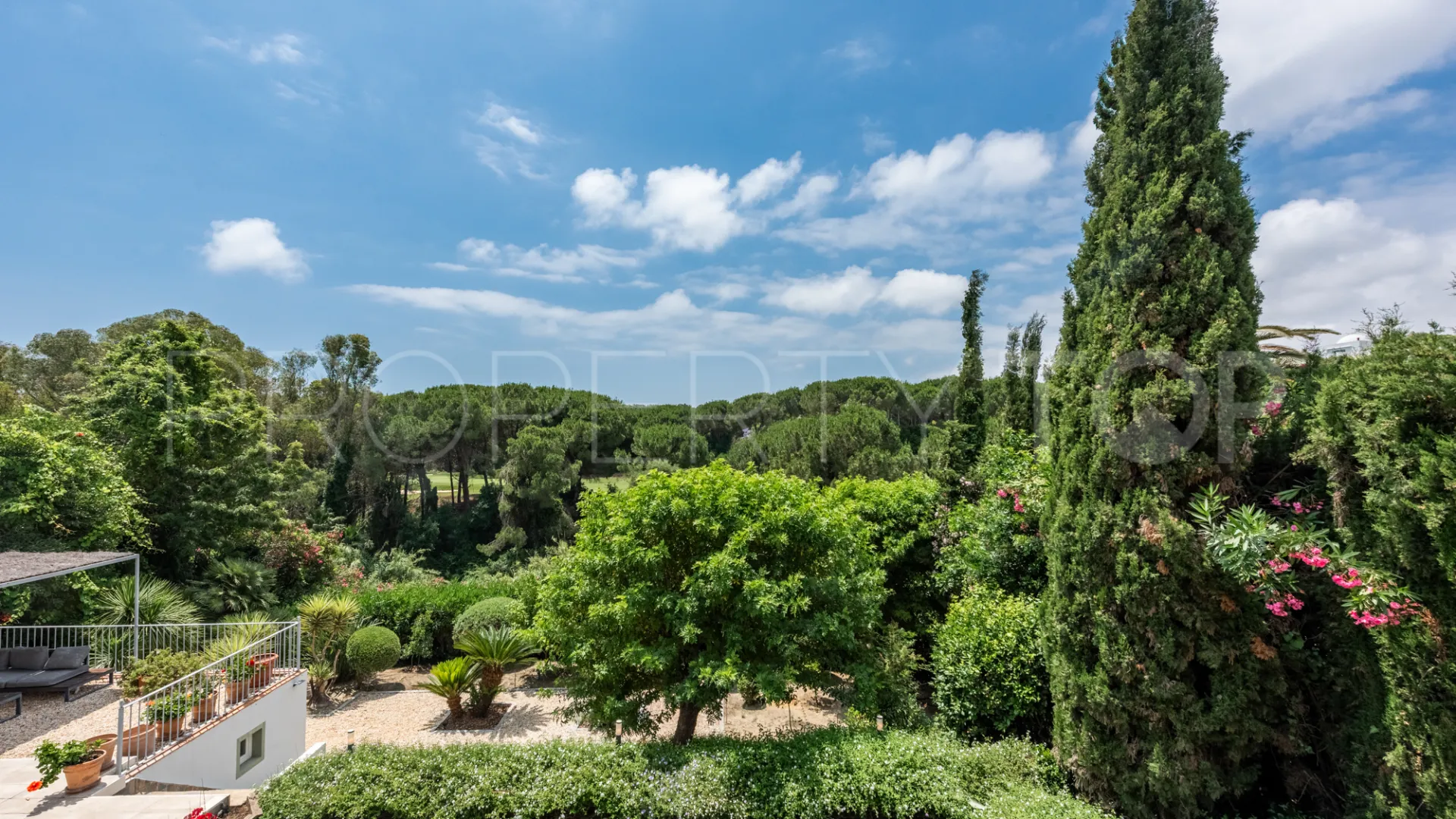 Zona F, villa en venta con 4 dormitorios