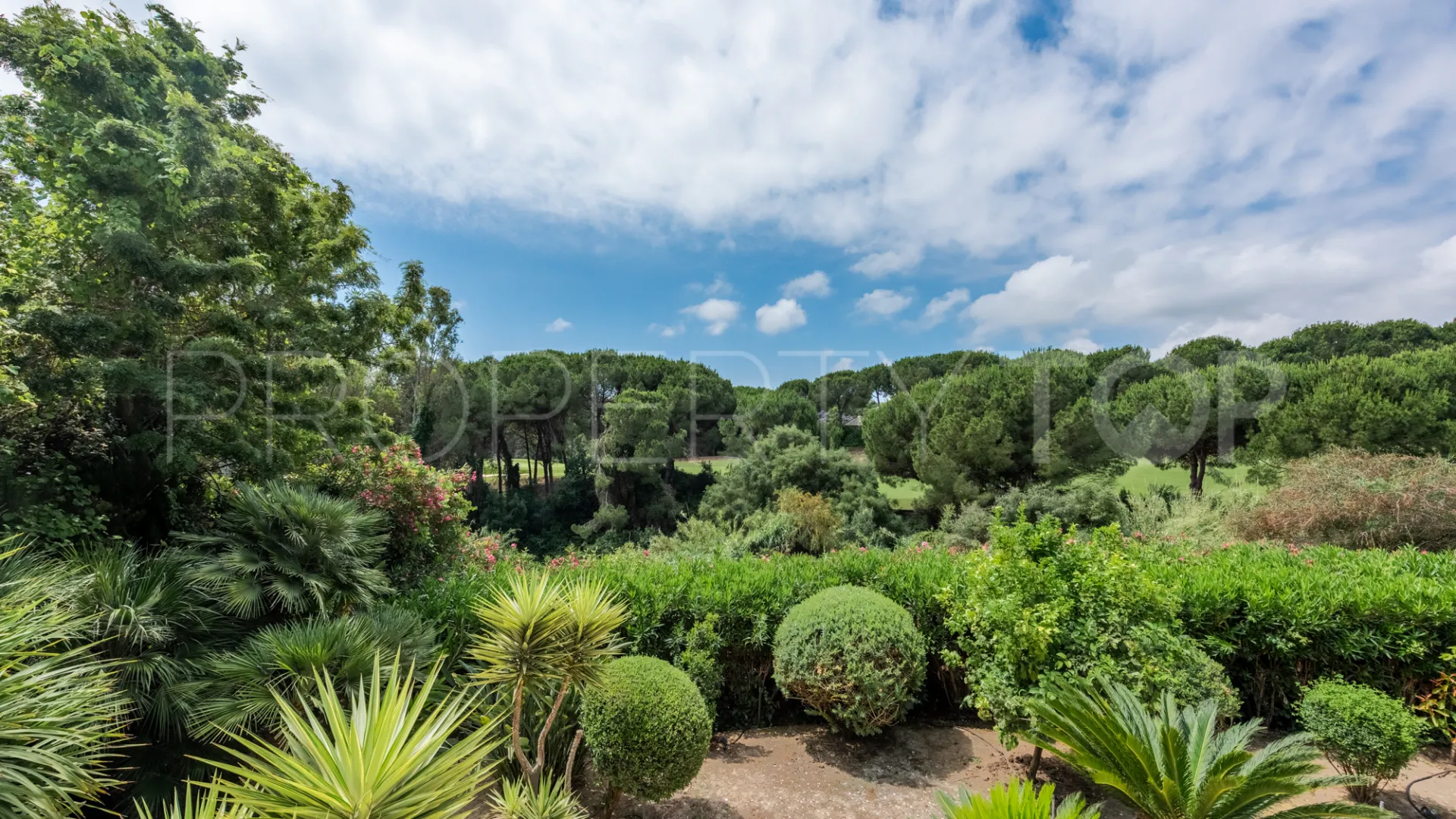 Zona F, villa en venta con 4 dormitorios