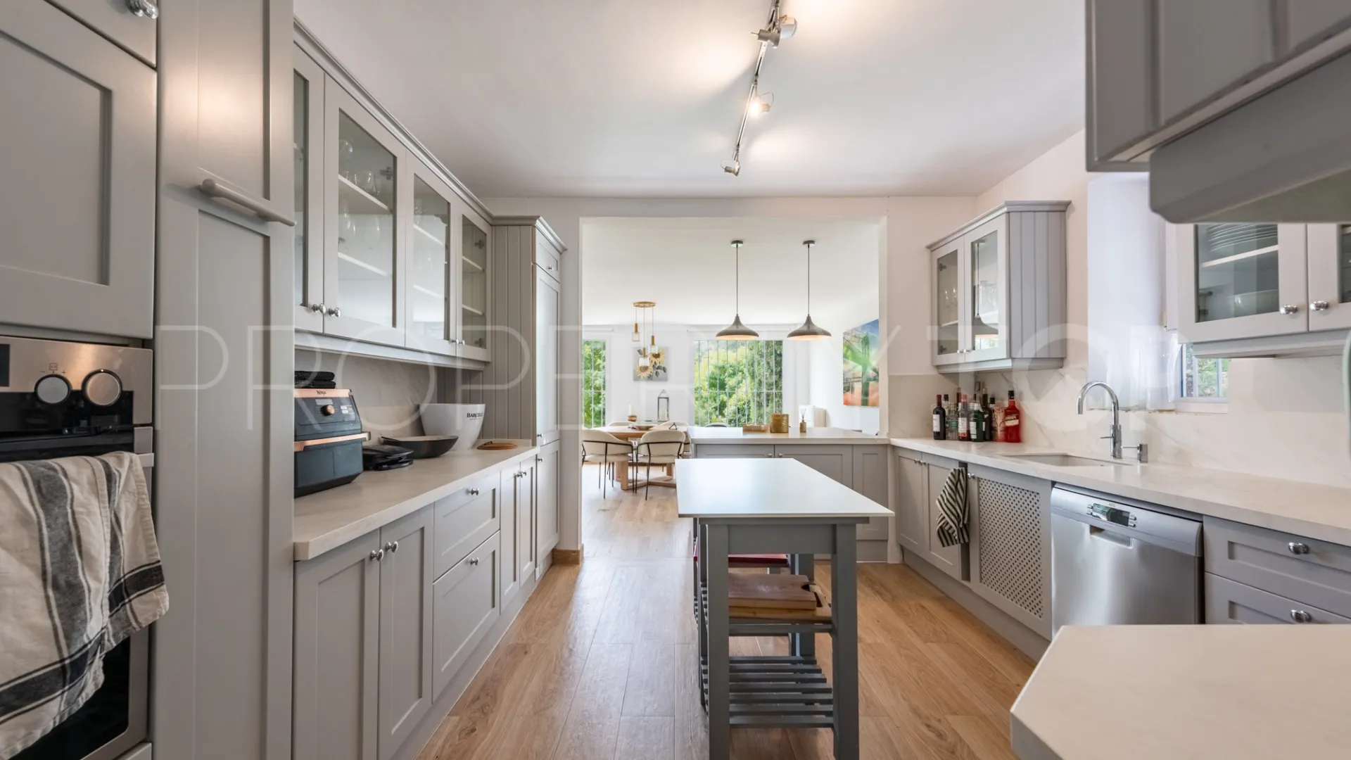 Zona F, villa en venta con 4 dormitorios
