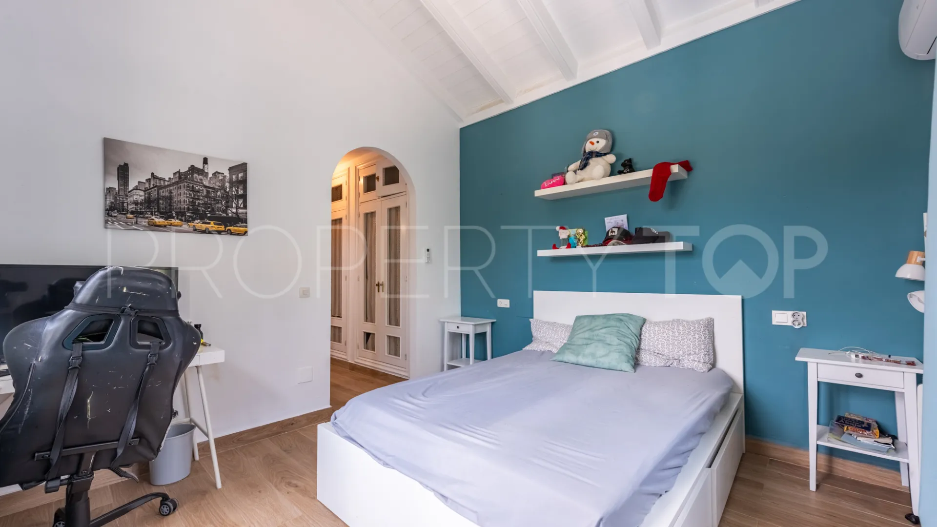 Zona F, villa en venta con 4 dormitorios