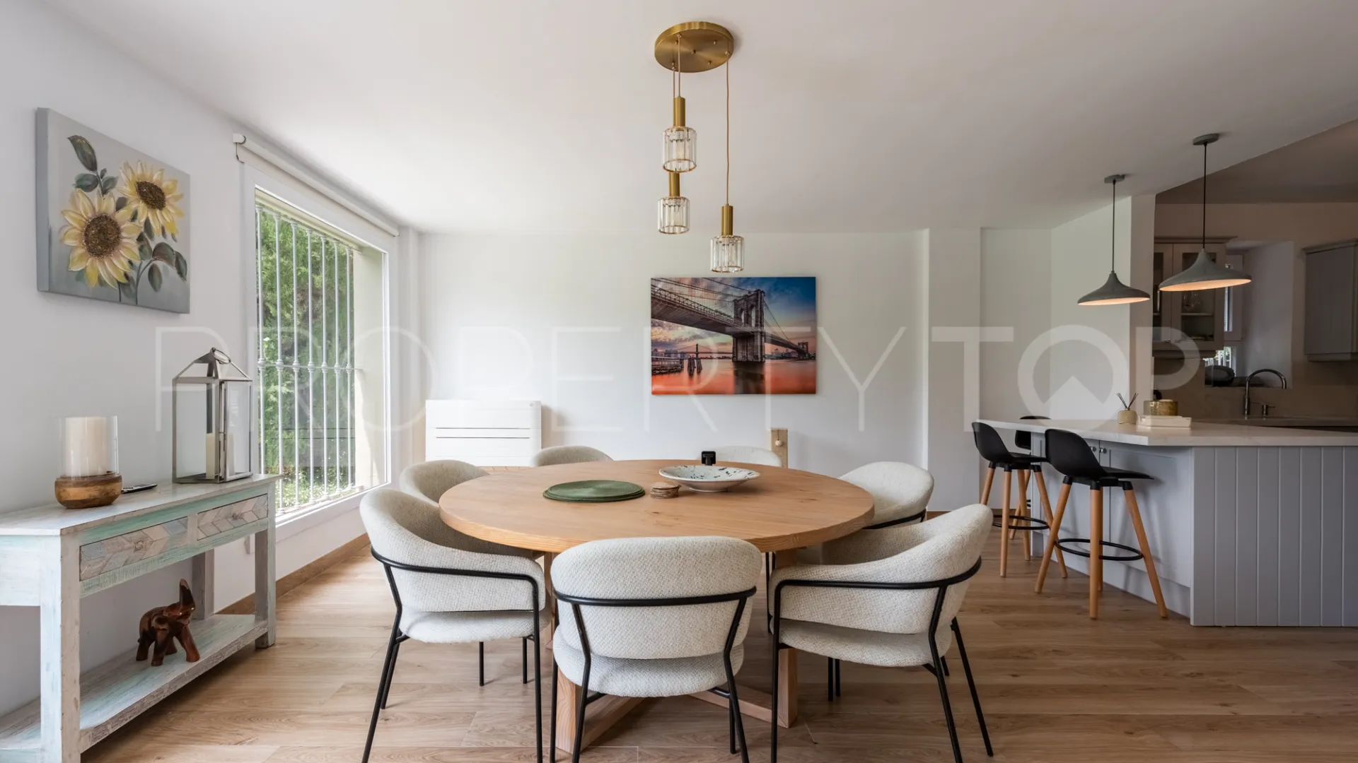 Zona F, villa en venta con 4 dormitorios