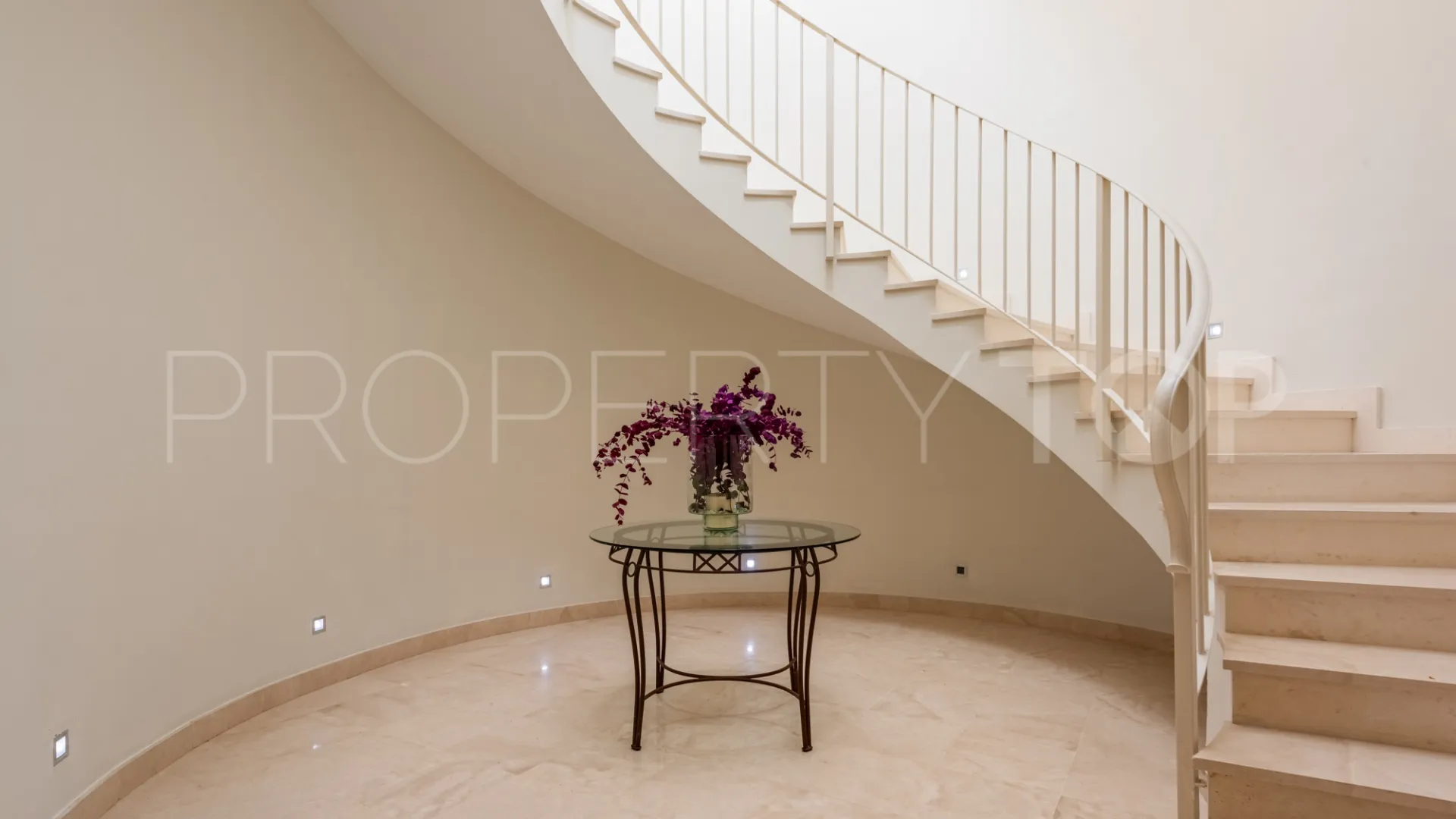 Villa en venta en Zona F