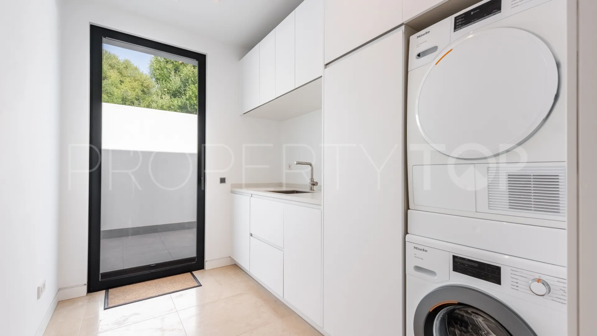 Villa a la venta en Zona F