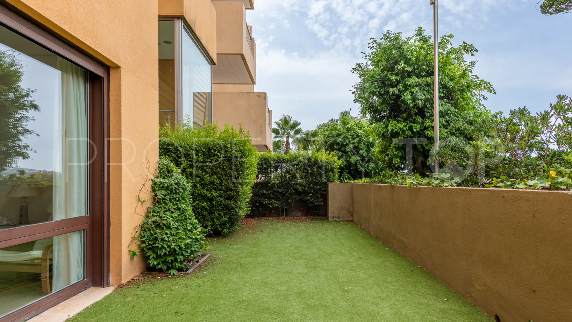 Buy ground floor apartment in Ribera del Marlin