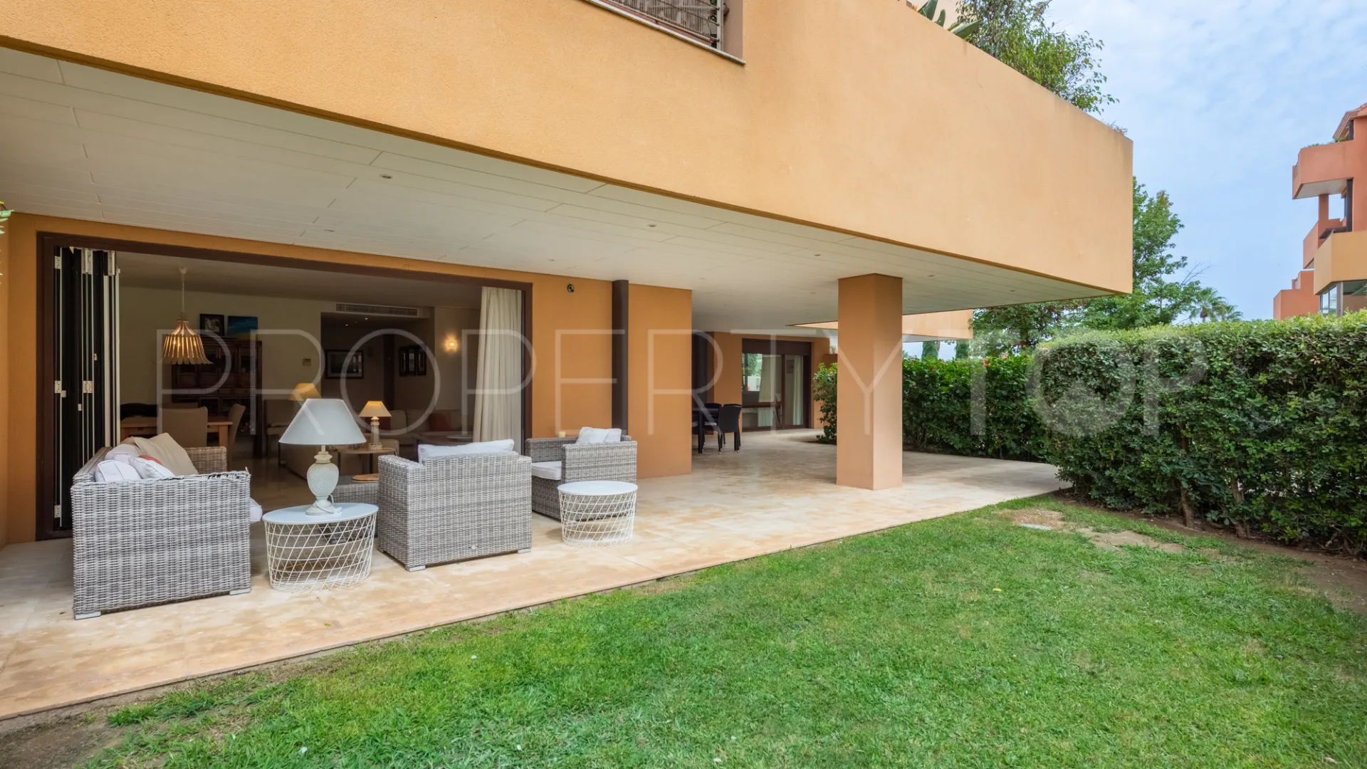 Buy ground floor apartment in Ribera del Marlin