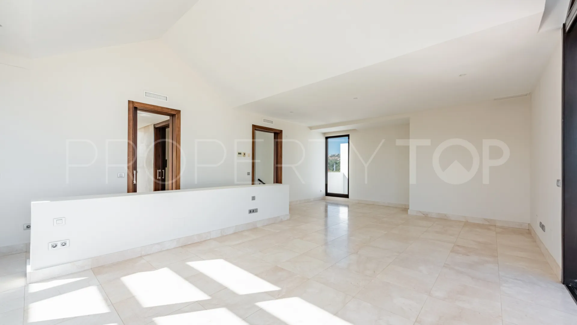 Buy duplex penthouse in Hacienda de Valderrama with 4 bedrooms