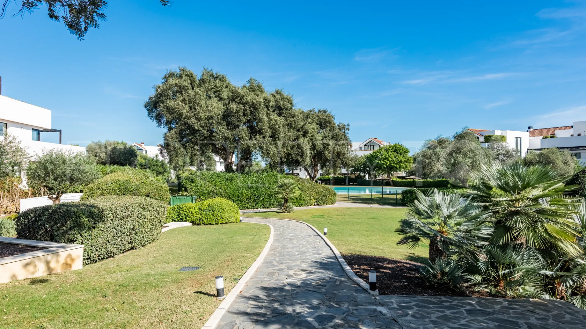 Buy duplex penthouse in Hacienda de Valderrama with 4 bedrooms