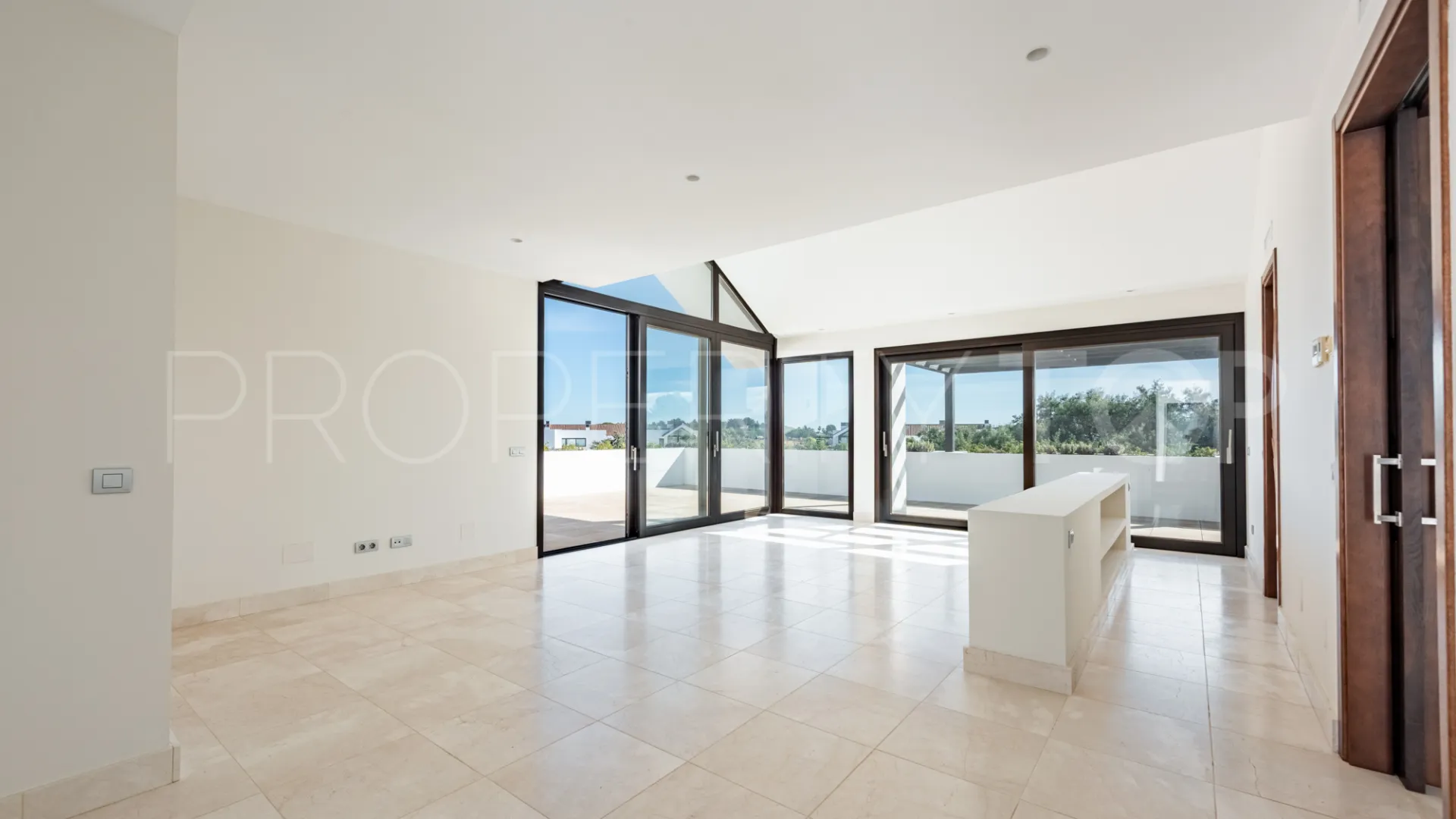 Buy duplex penthouse in Hacienda de Valderrama with 4 bedrooms