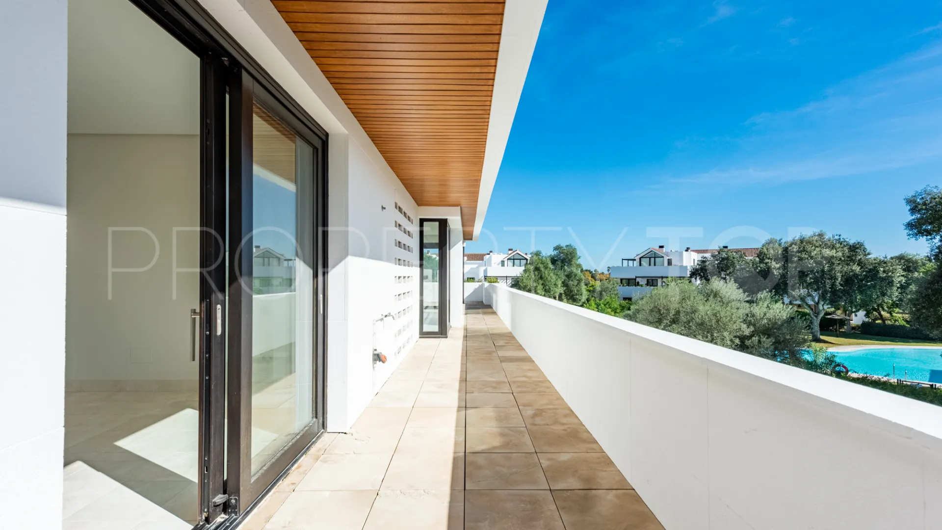 Buy duplex penthouse in Hacienda de Valderrama with 4 bedrooms
