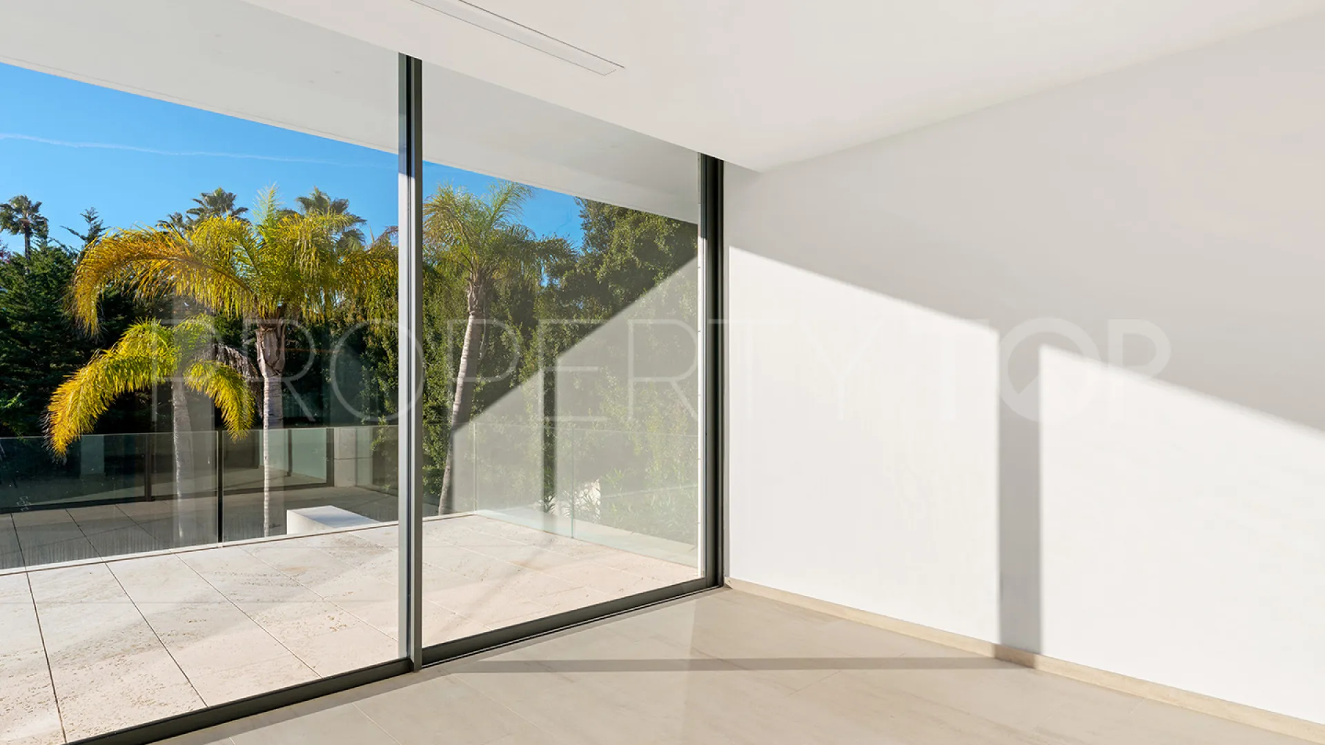 Se vende villa en Reyes y Reinas con 6 dormitorios