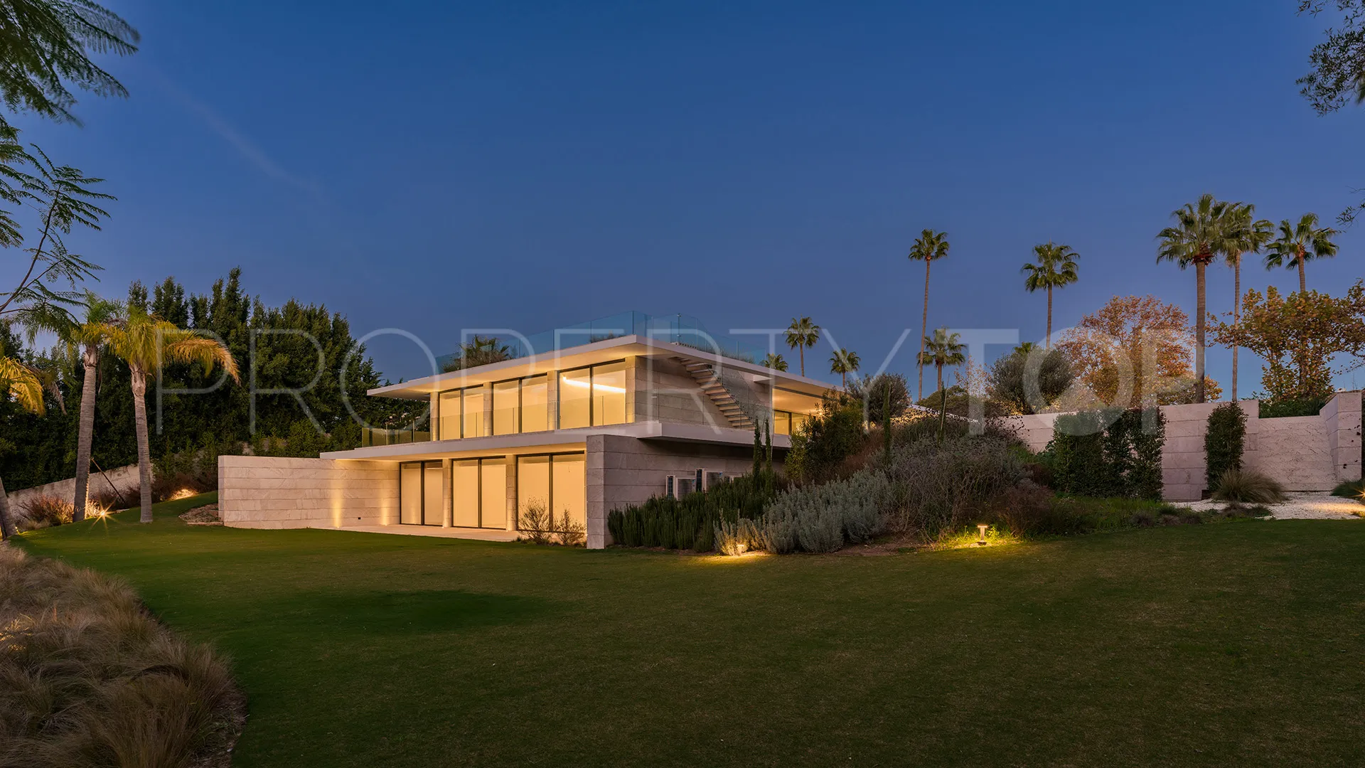 Se vende villa en Reyes y Reinas con 6 dormitorios