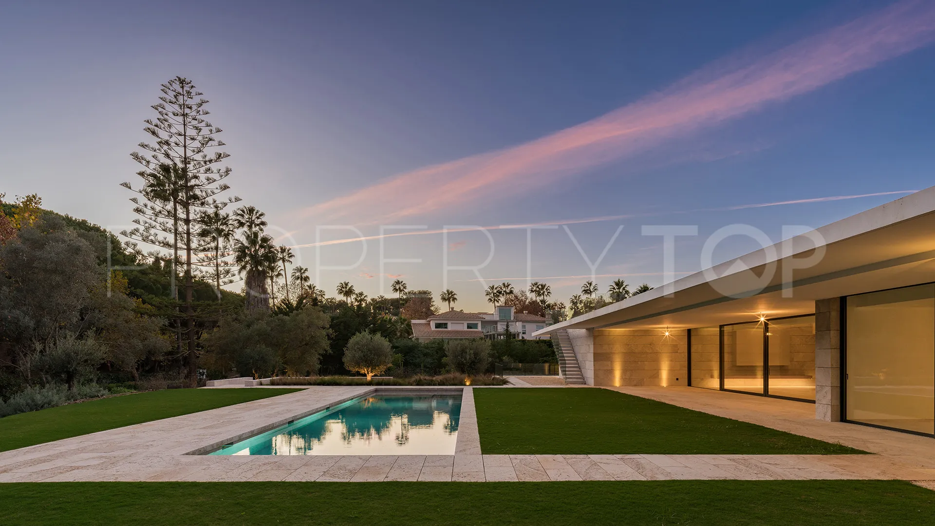 Se vende villa en Reyes y Reinas con 6 dormitorios