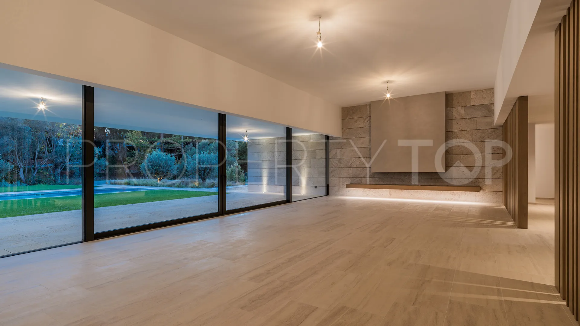 Se vende villa en Reyes y Reinas con 6 dormitorios