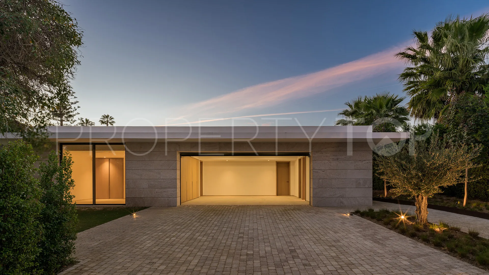Se vende villa en Reyes y Reinas con 6 dormitorios