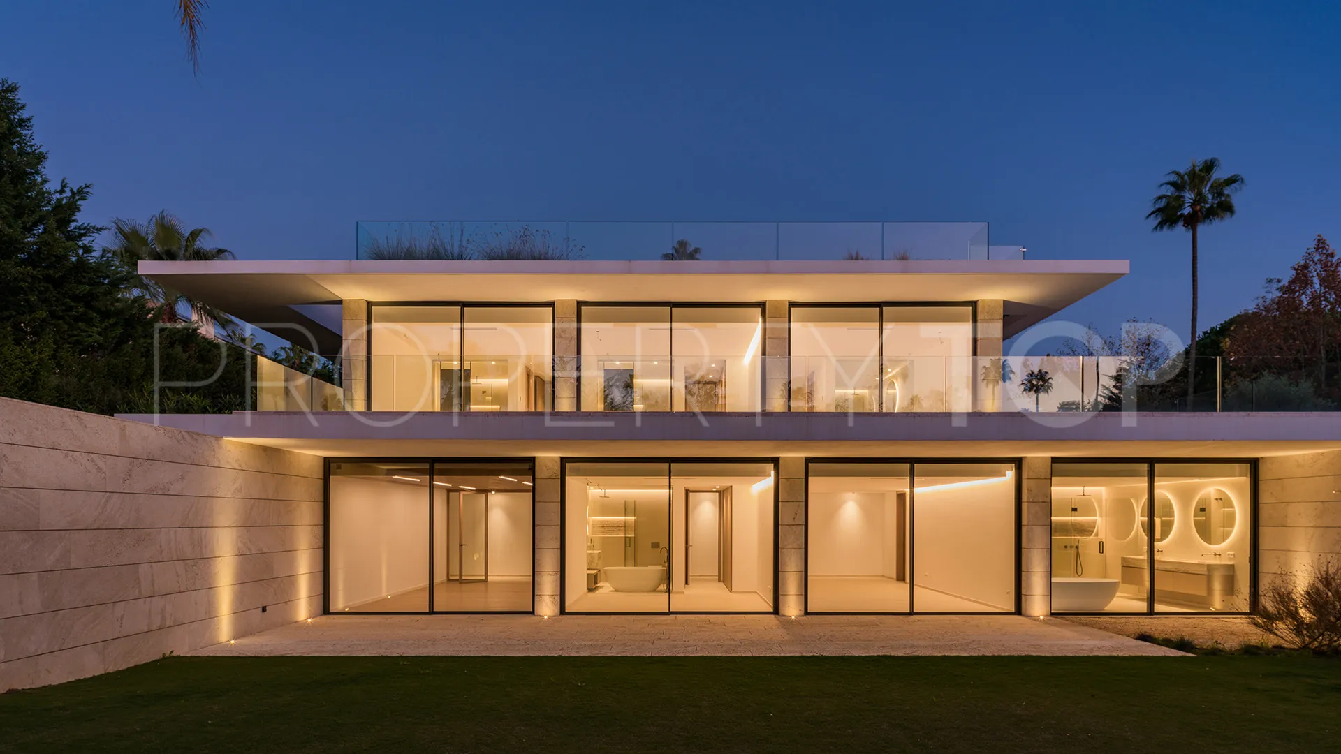 Se vende villa en Reyes y Reinas con 6 dormitorios