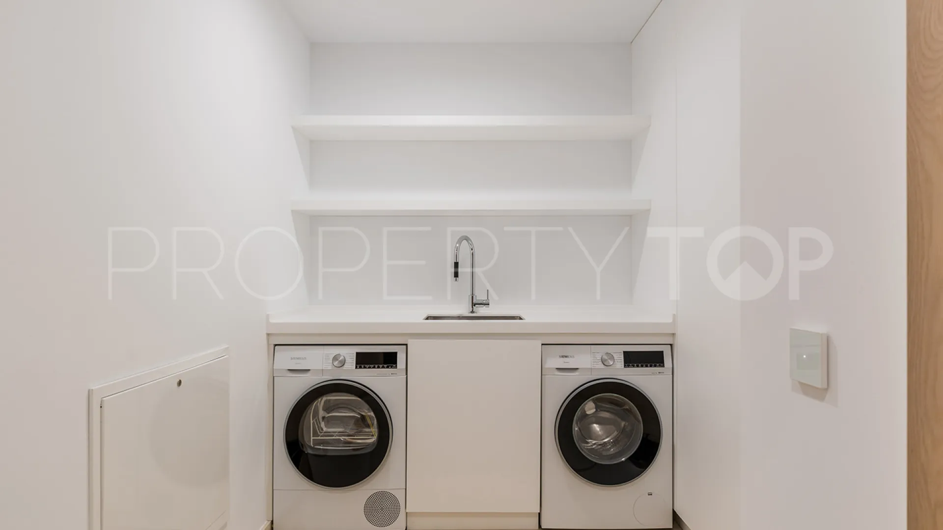 Se vende villa en Reyes y Reinas con 6 dormitorios