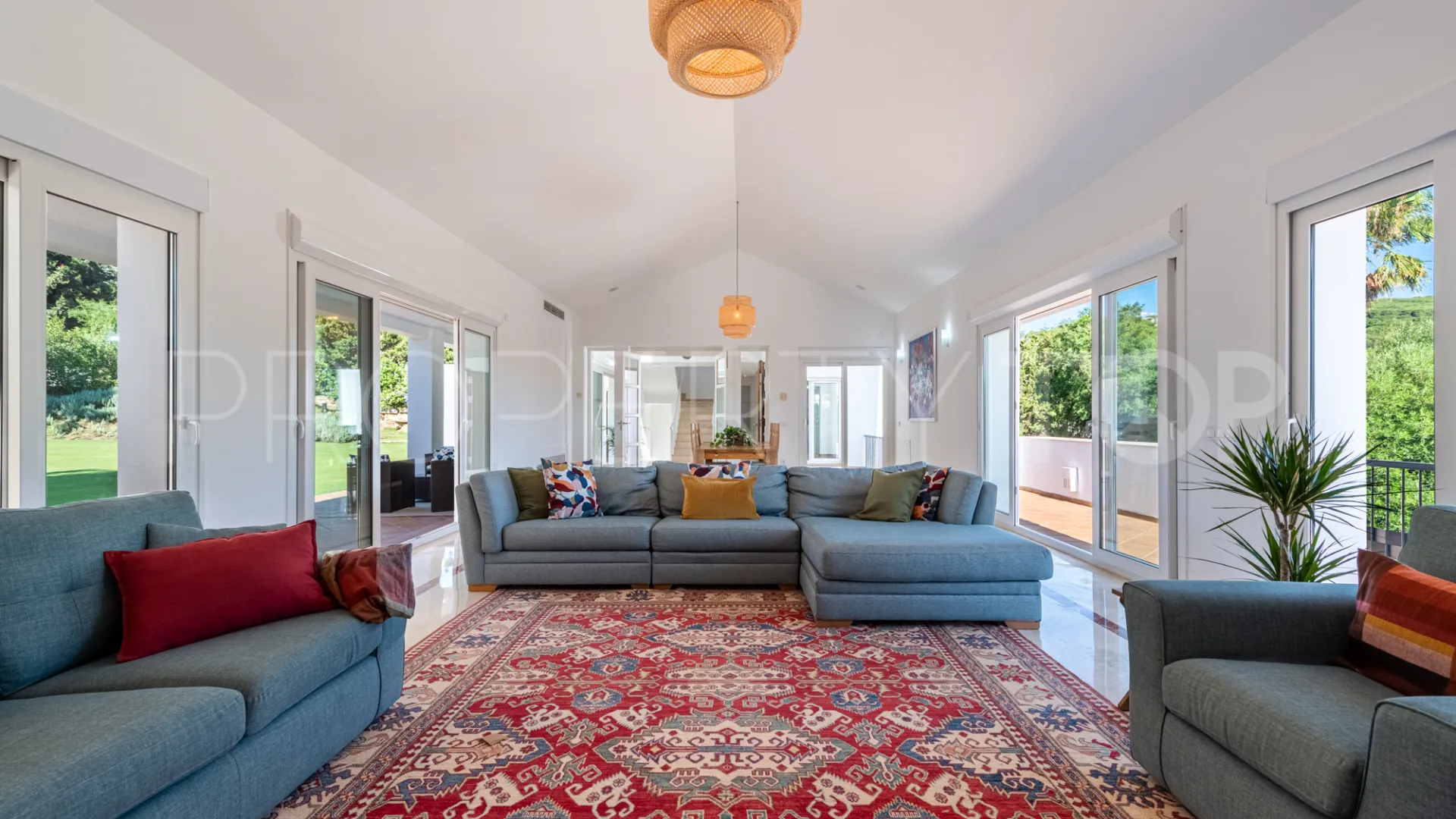 Villa de 4 dormitorios en venta en Zona L
