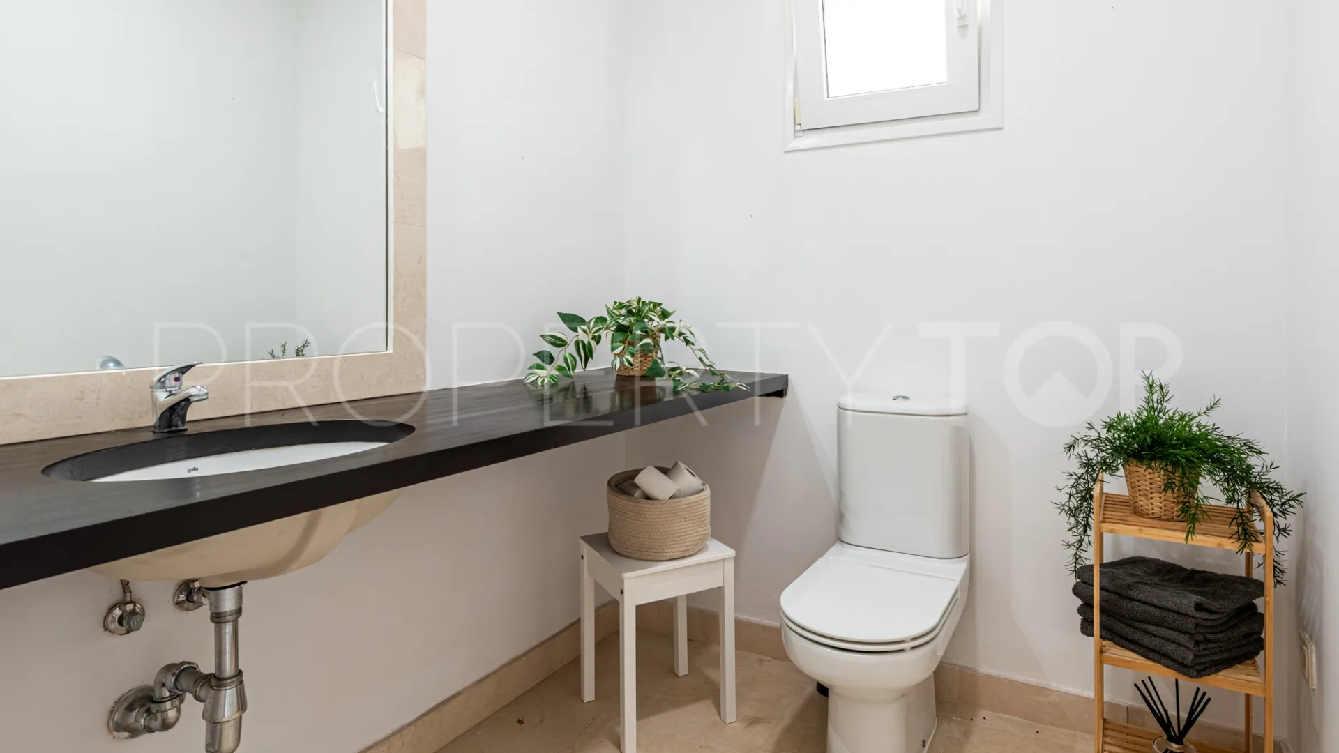 Villa de 4 dormitorios en venta en Zona L