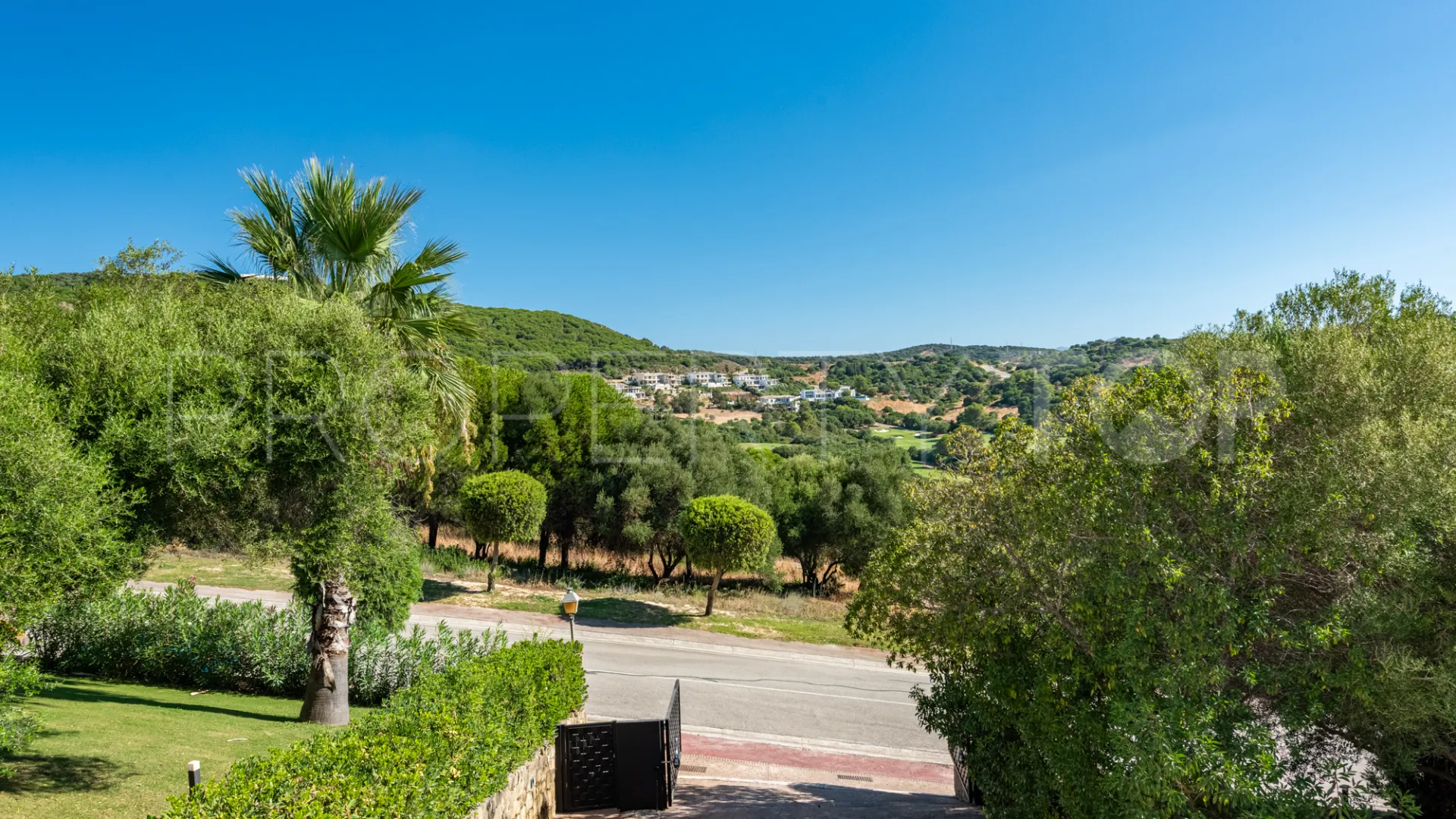 Villa de 4 dormitorios en venta en Zona L