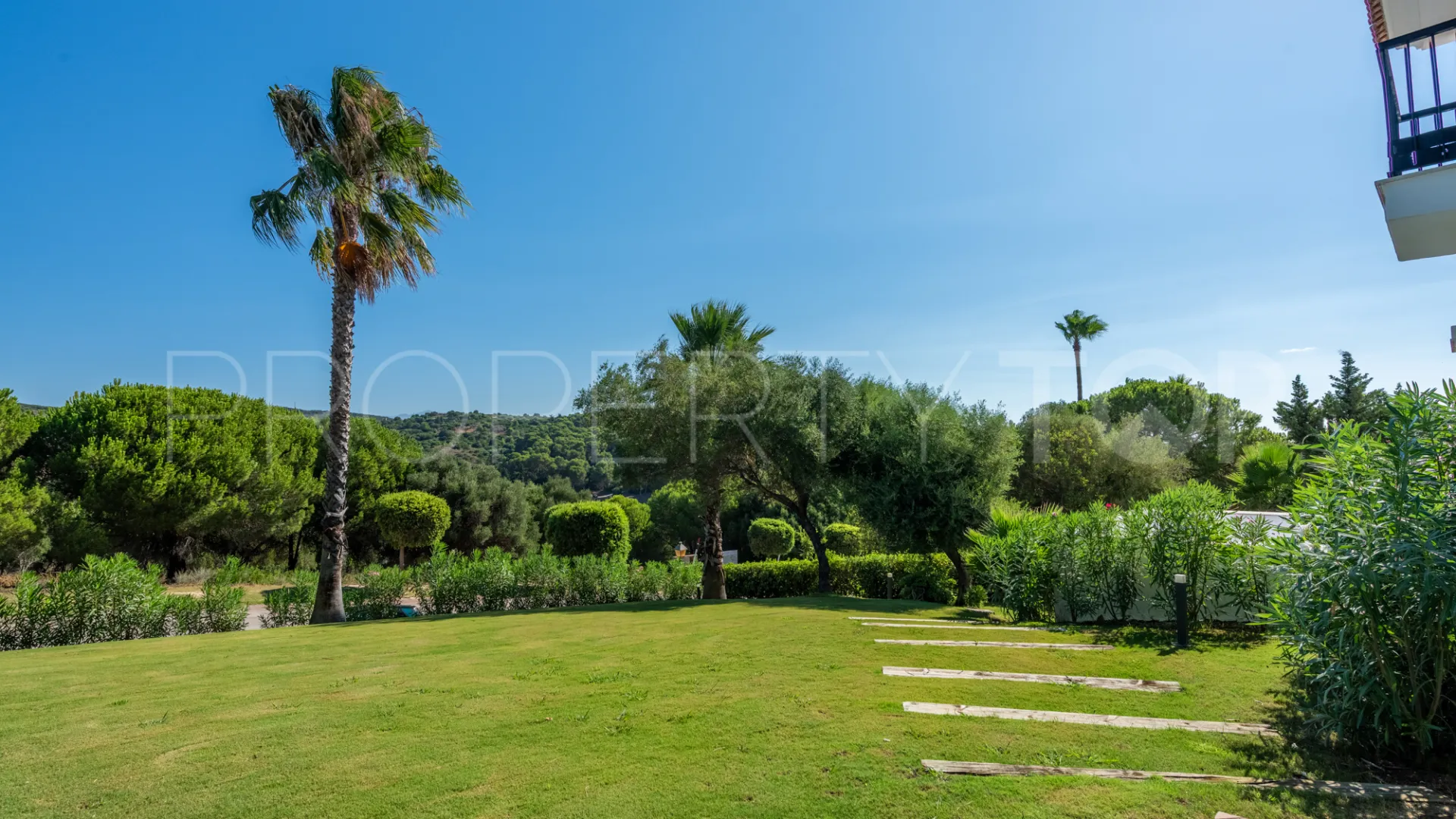 Villa de 4 dormitorios en venta en Zona L