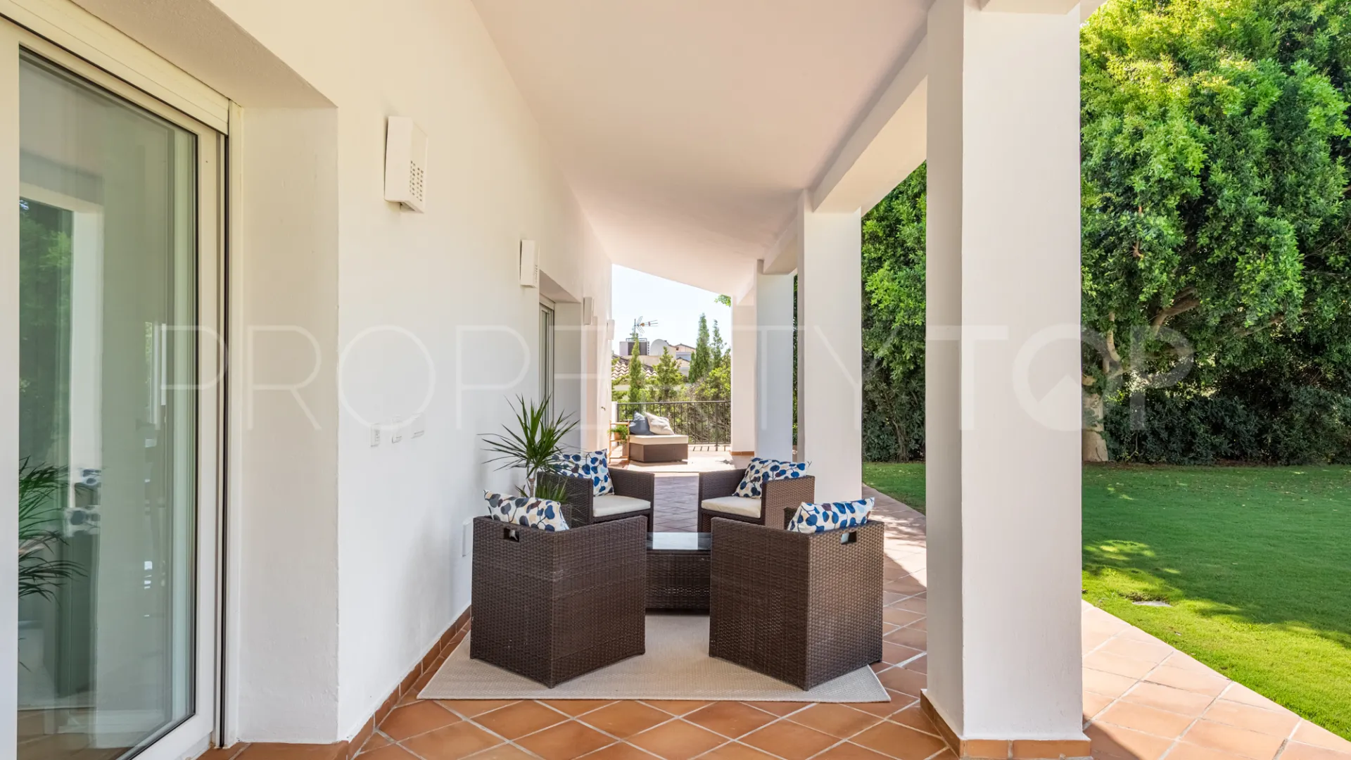 Villa de 4 dormitorios en venta en Zona L