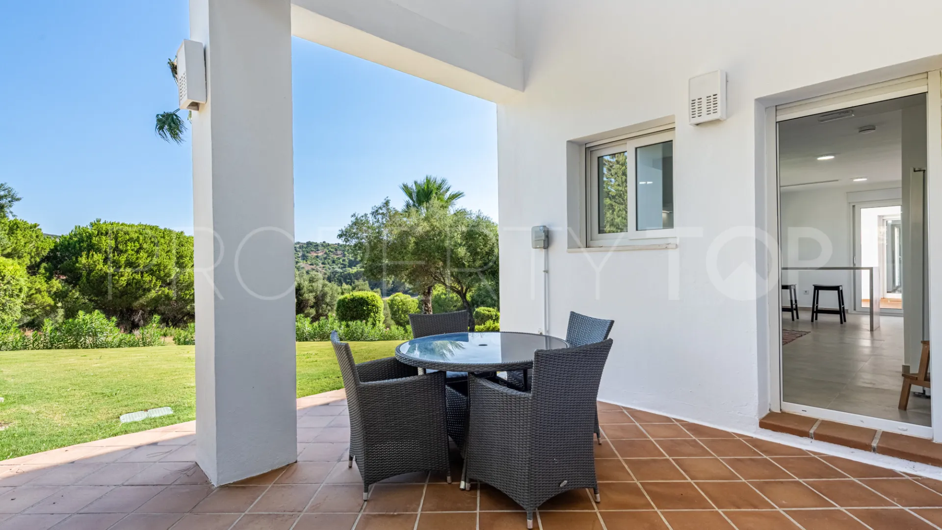 Villa de 4 dormitorios en venta en Zona L