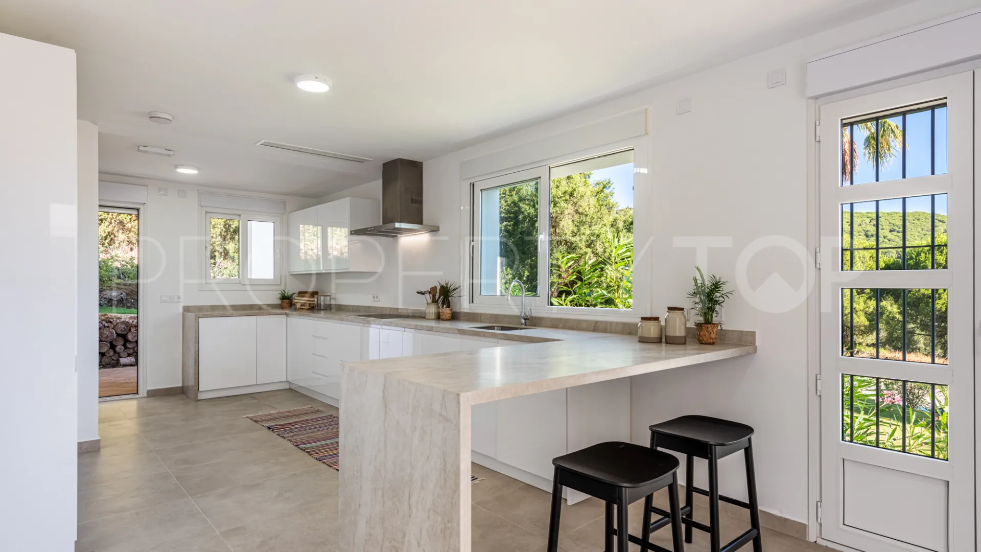 Villa de 4 dormitorios en venta en Zona L