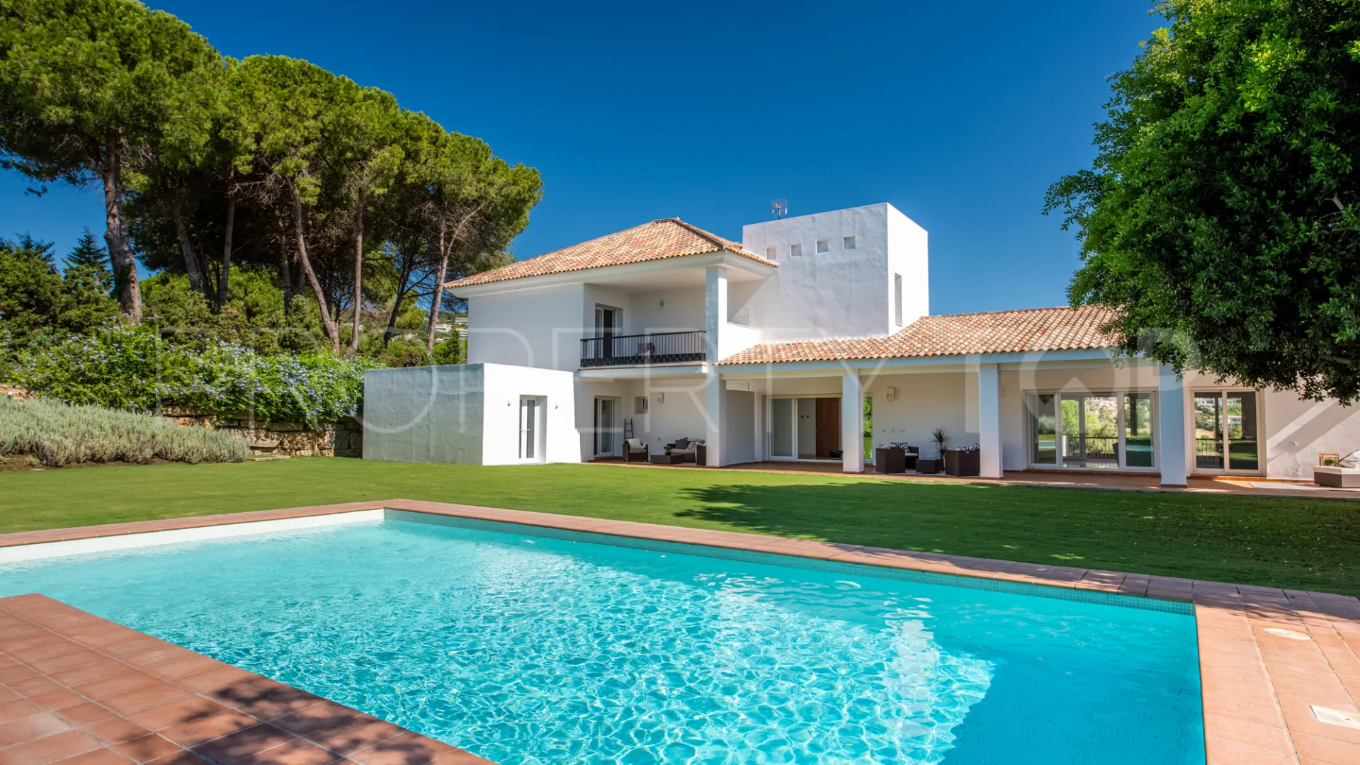 Villa de 4 dormitorios en venta en Zona L