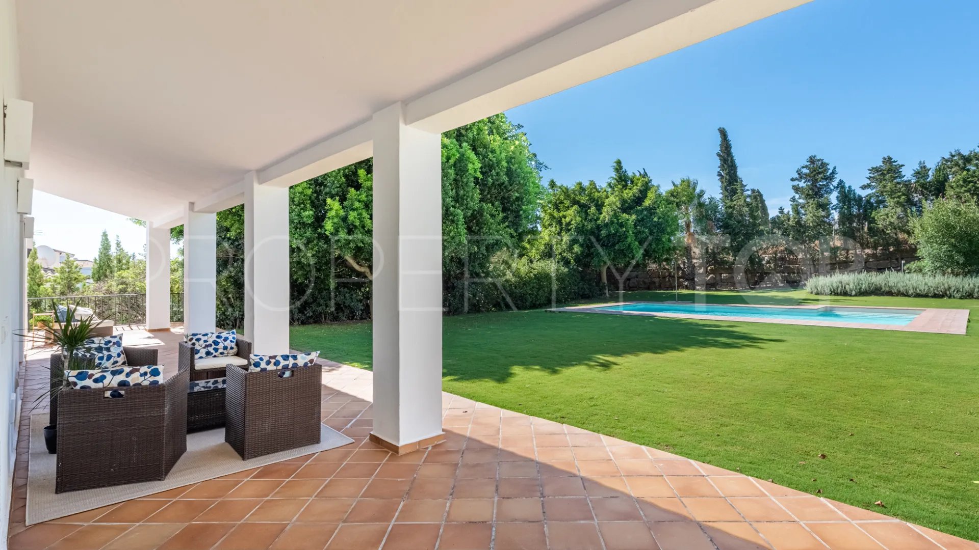 Villa de 4 dormitorios en venta en Zona L