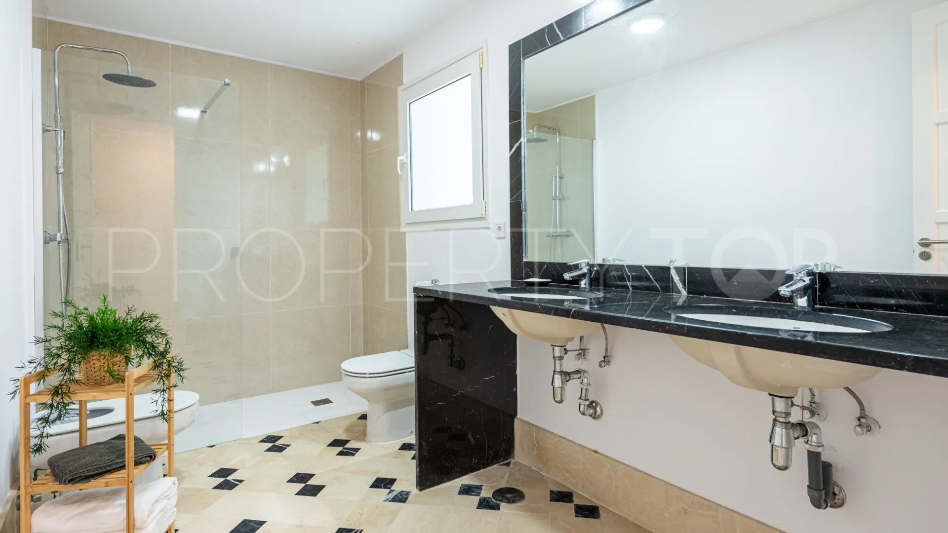 Villa de 4 dormitorios en venta en Zona L