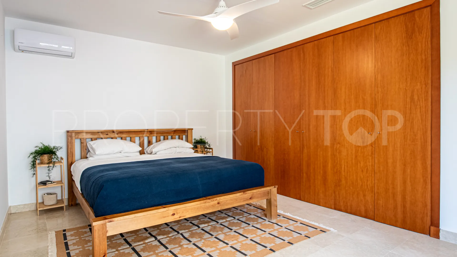 Villa de 4 dormitorios en venta en Zona L
