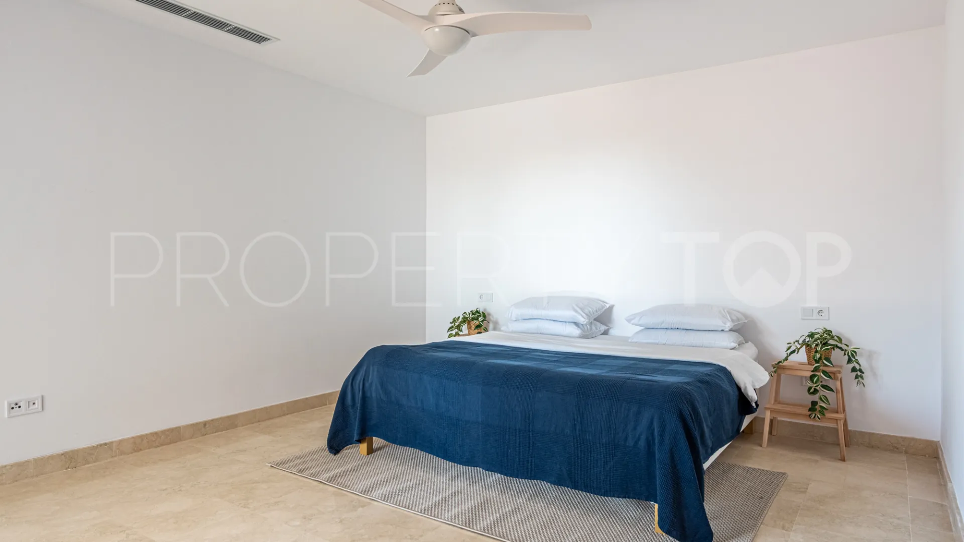 Villa de 4 dormitorios en venta en Zona L