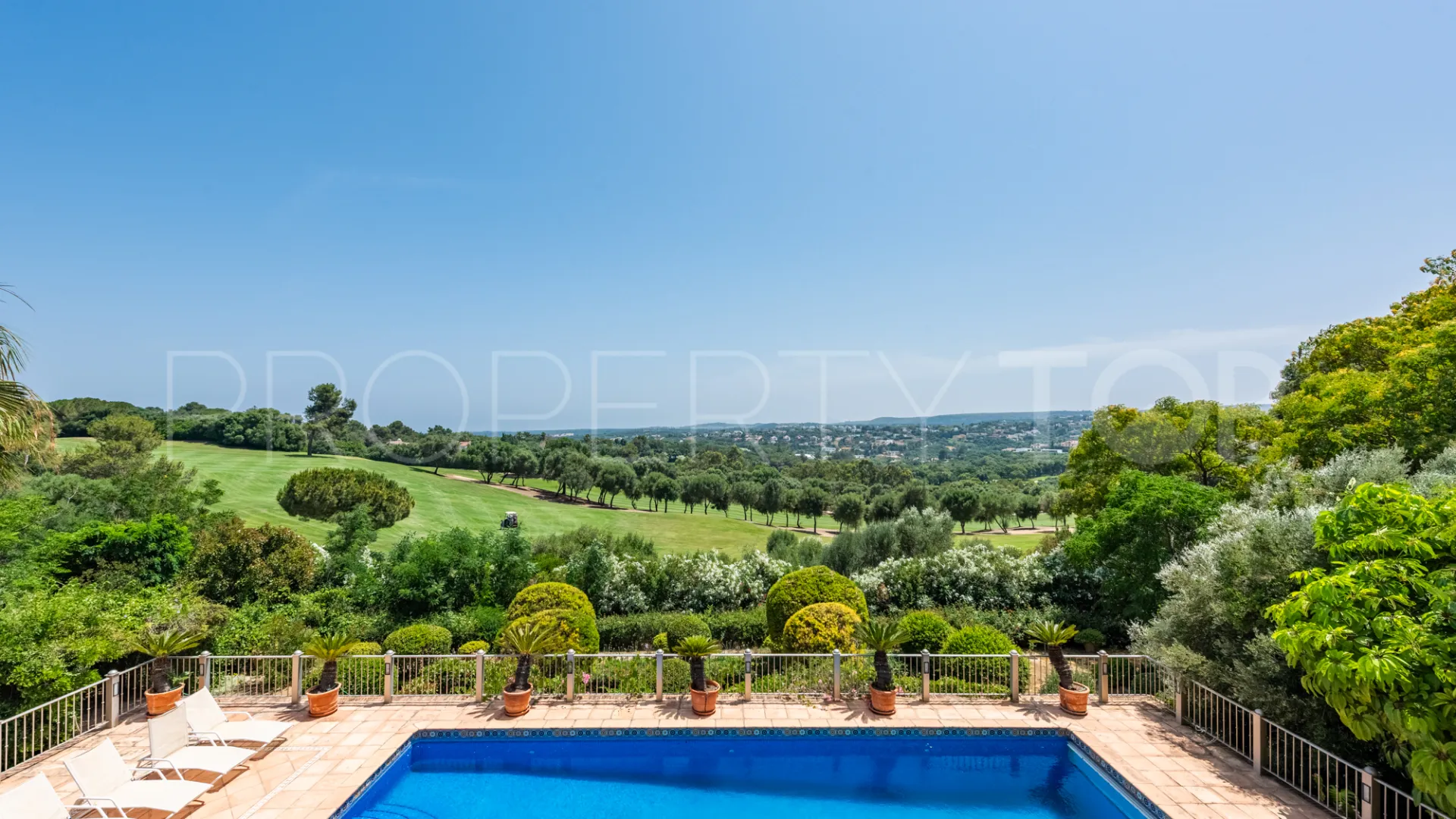 Villa de 5 dormitorios a la venta en Zona L