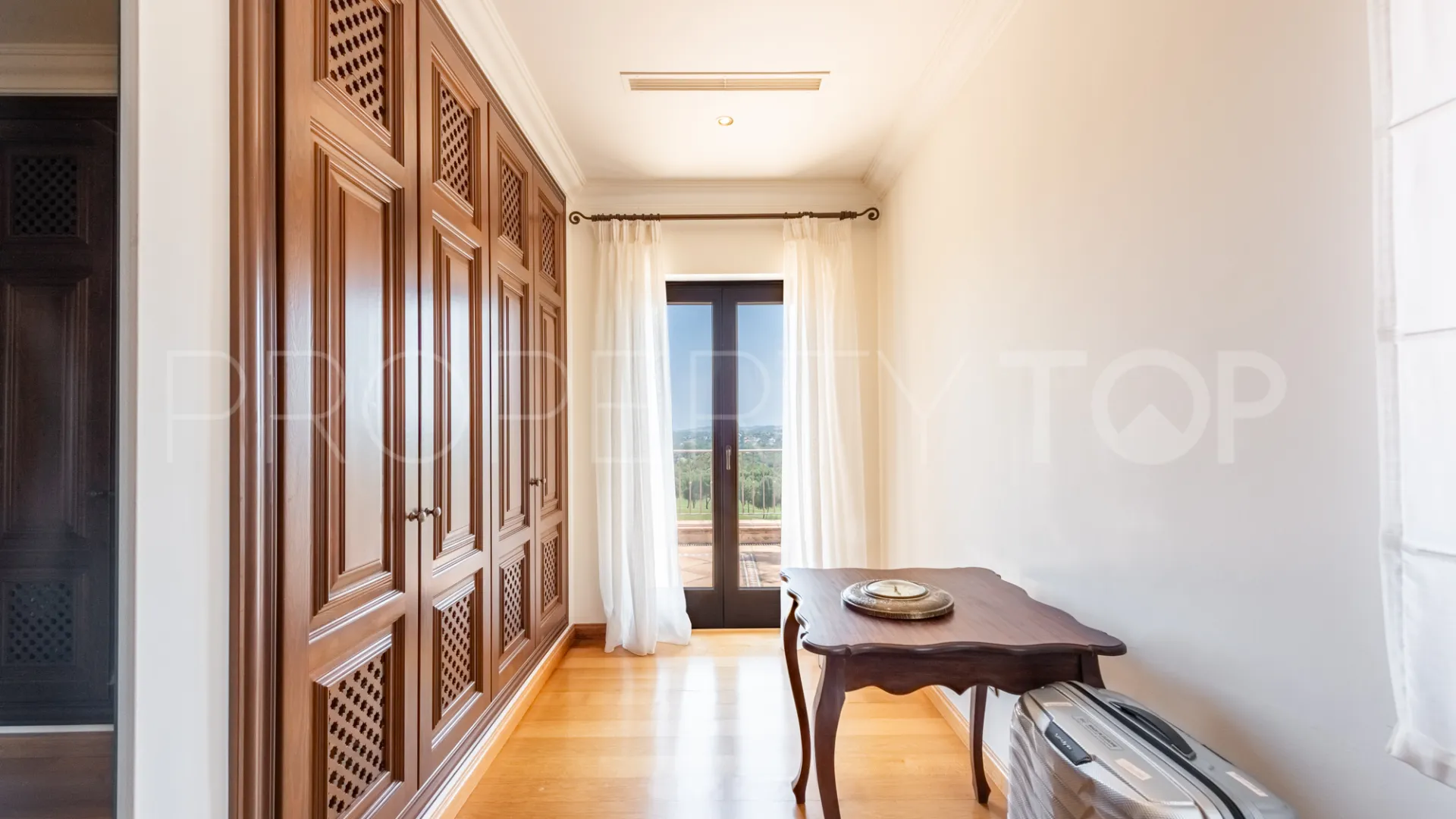 Villa de 5 dormitorios a la venta en Zona L