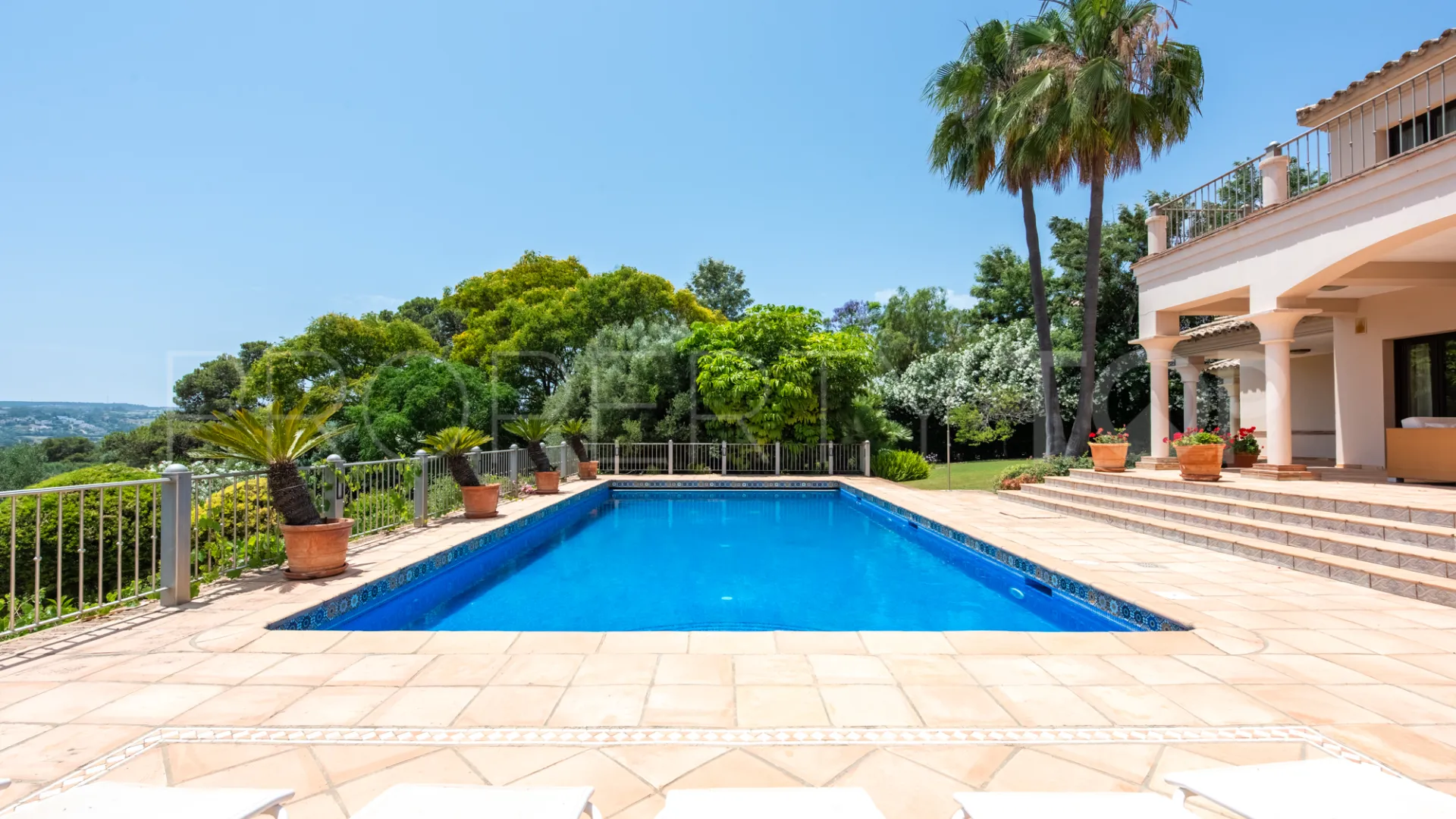Villa de 5 dormitorios a la venta en Zona L