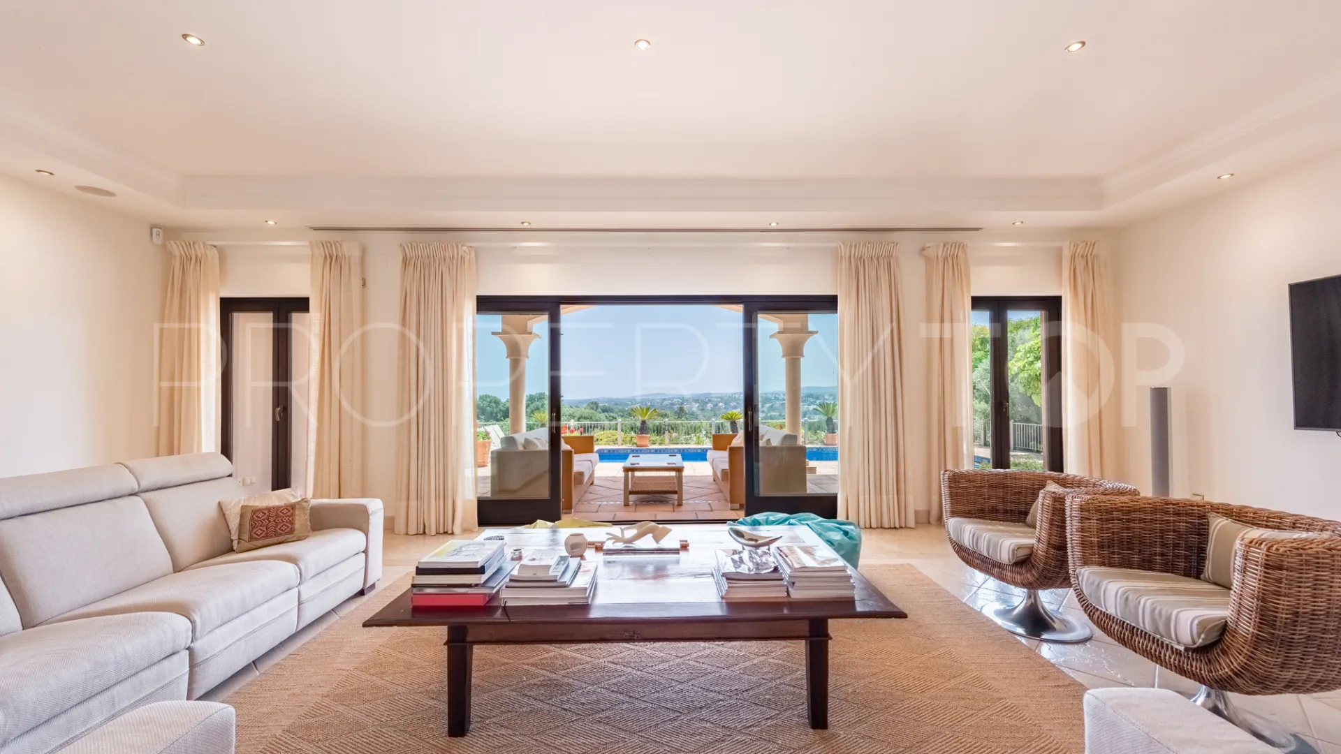 Villa de 5 dormitorios a la venta en Zona L